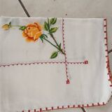 Nappe centre de table, brodée main.