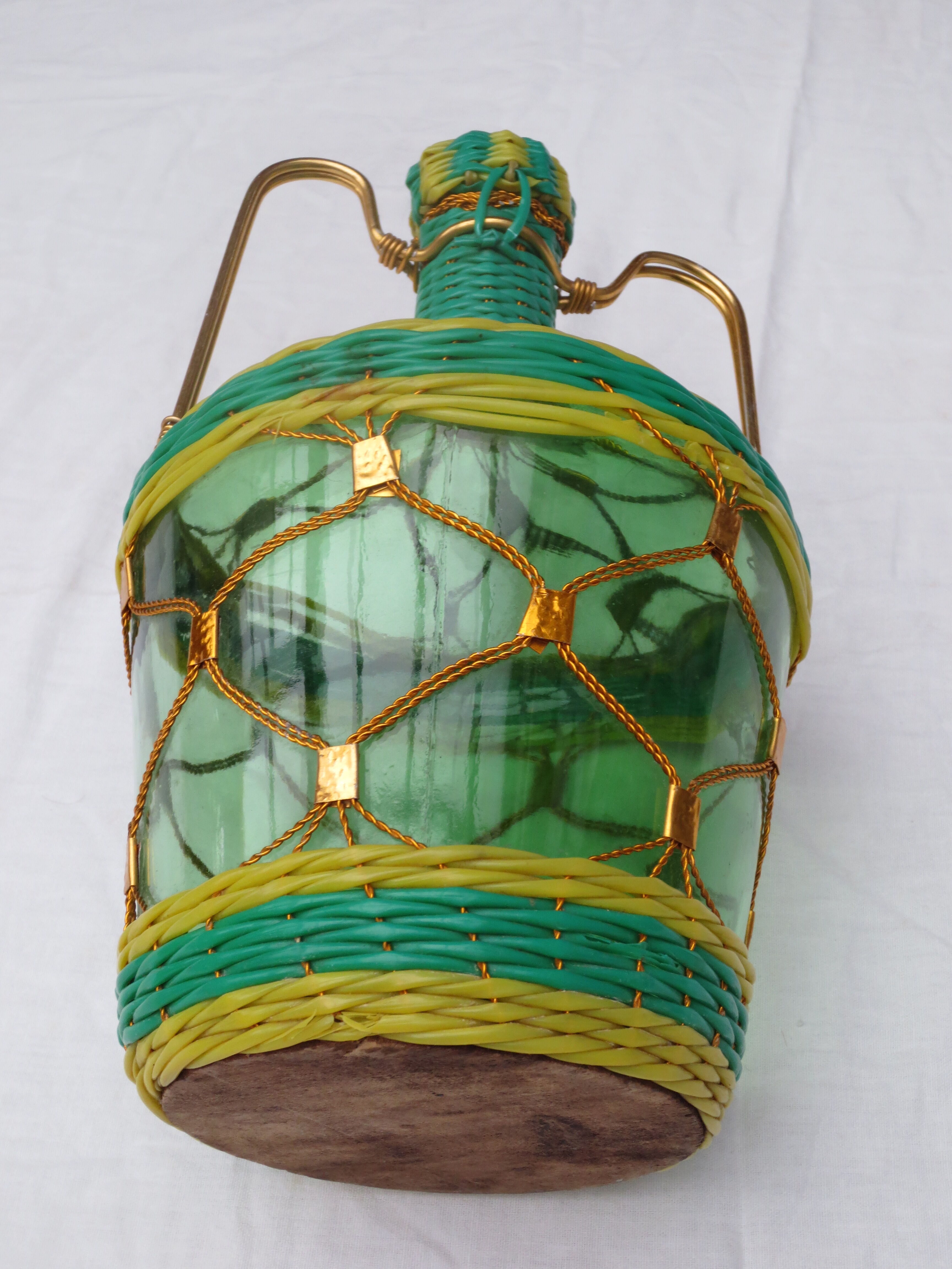 Vintage carafe scoubidou