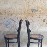 2 chaises en bois courbé