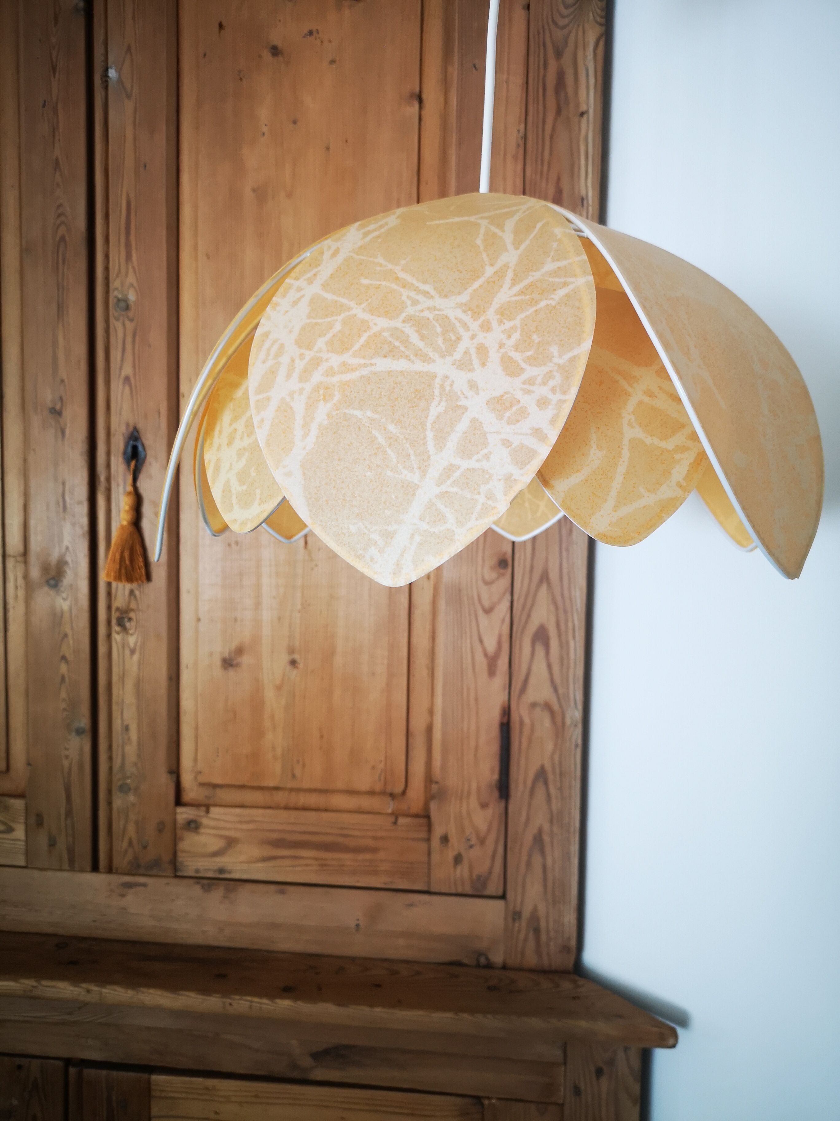 Suspension lotus flower