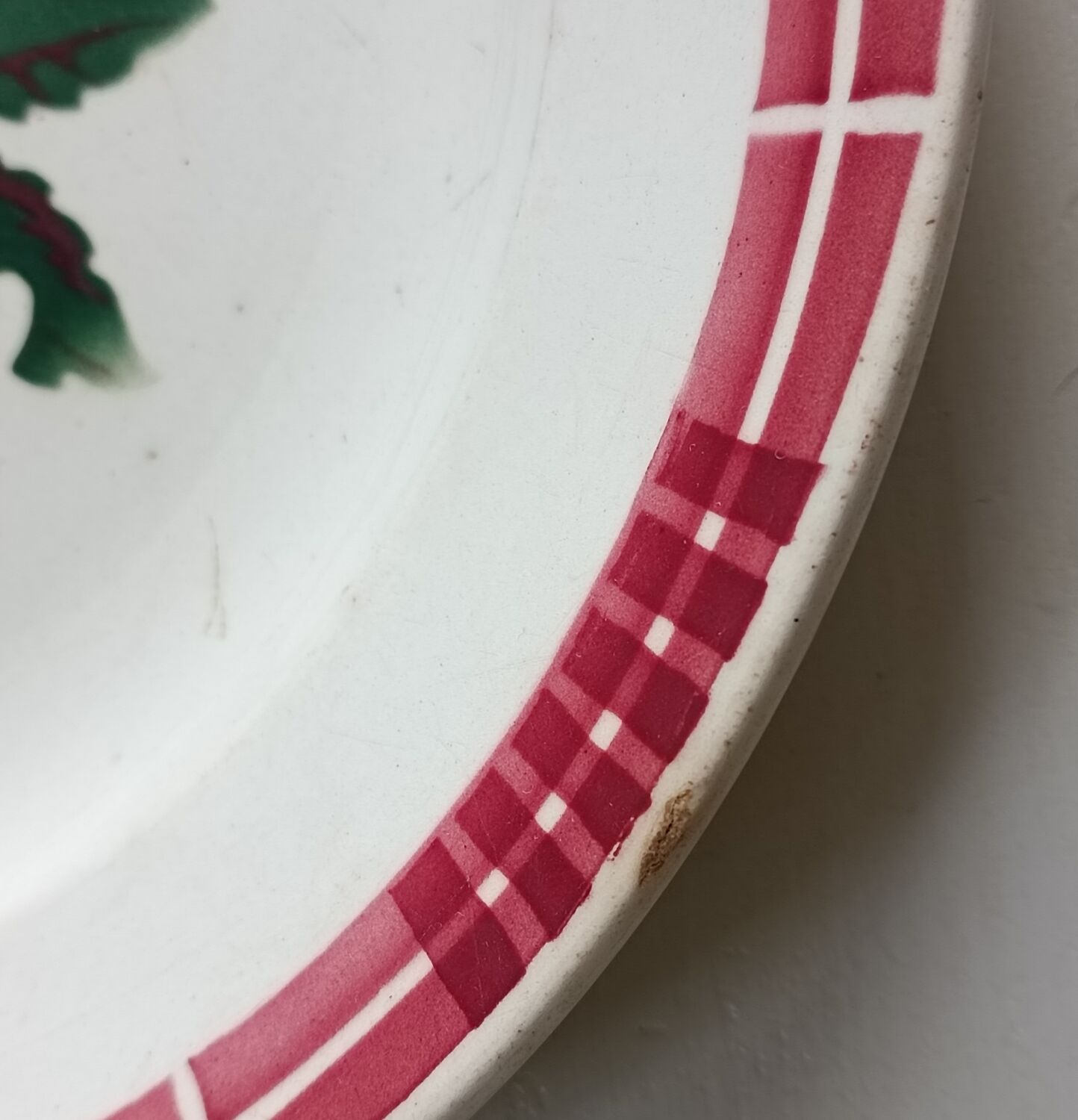 Six mismatched plates iron earth