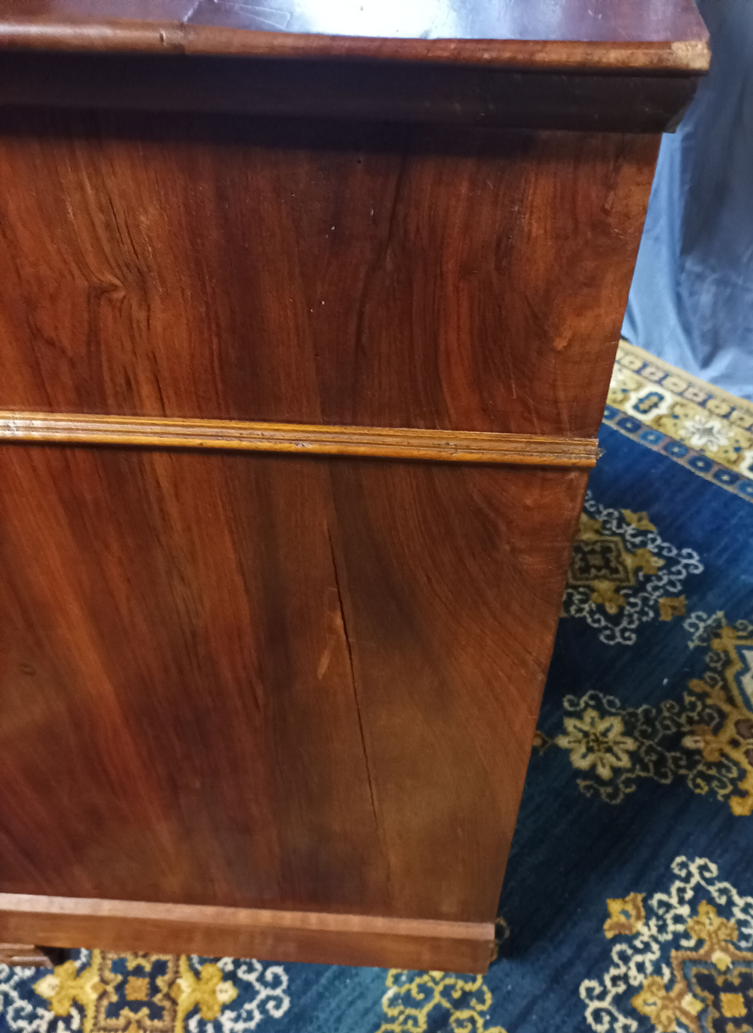 Commode Louis Philippe en ronce de noyer XIXème
