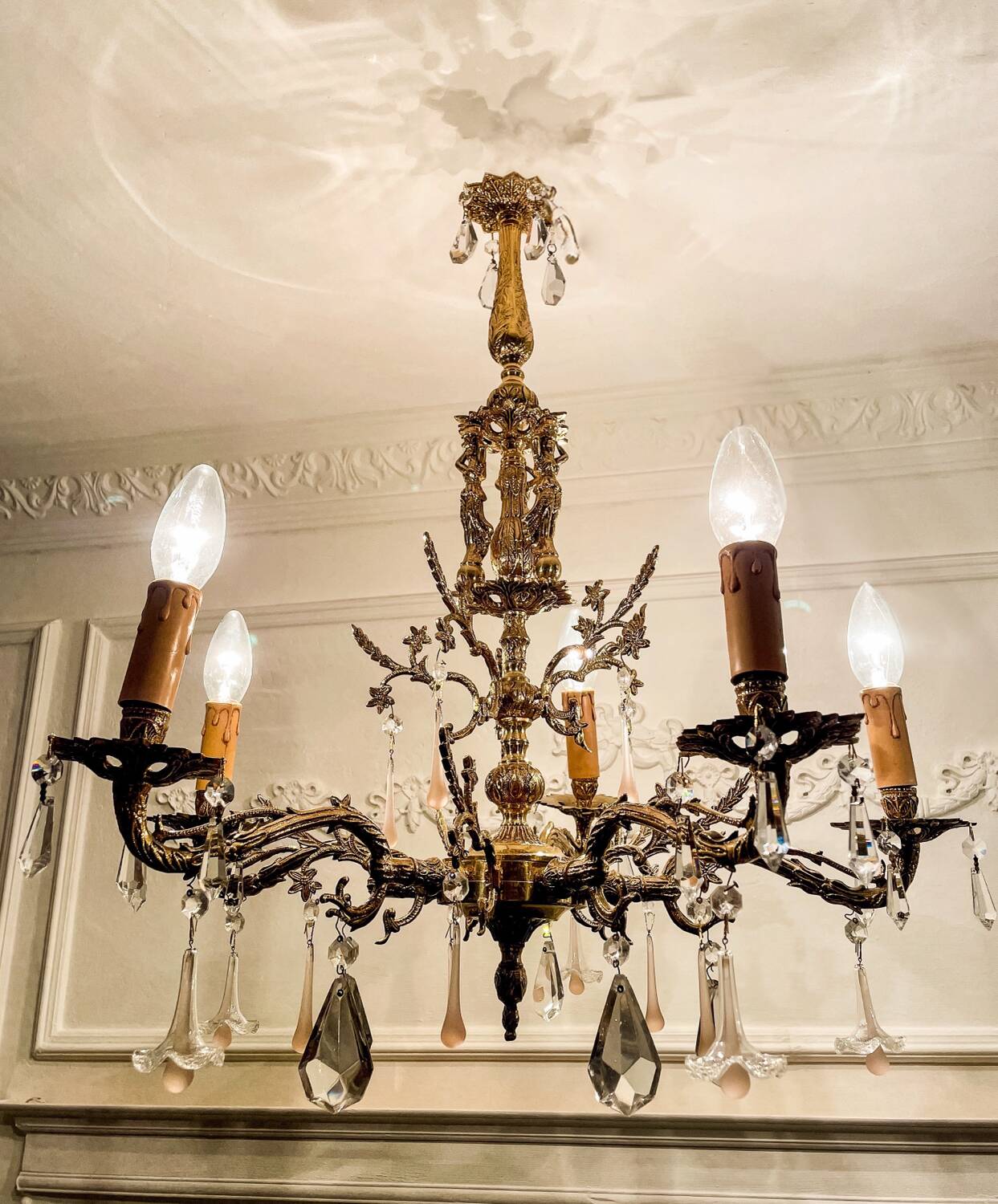 Lustre ancien en bronze à 5 bras avec verre de Murano rose et cristal