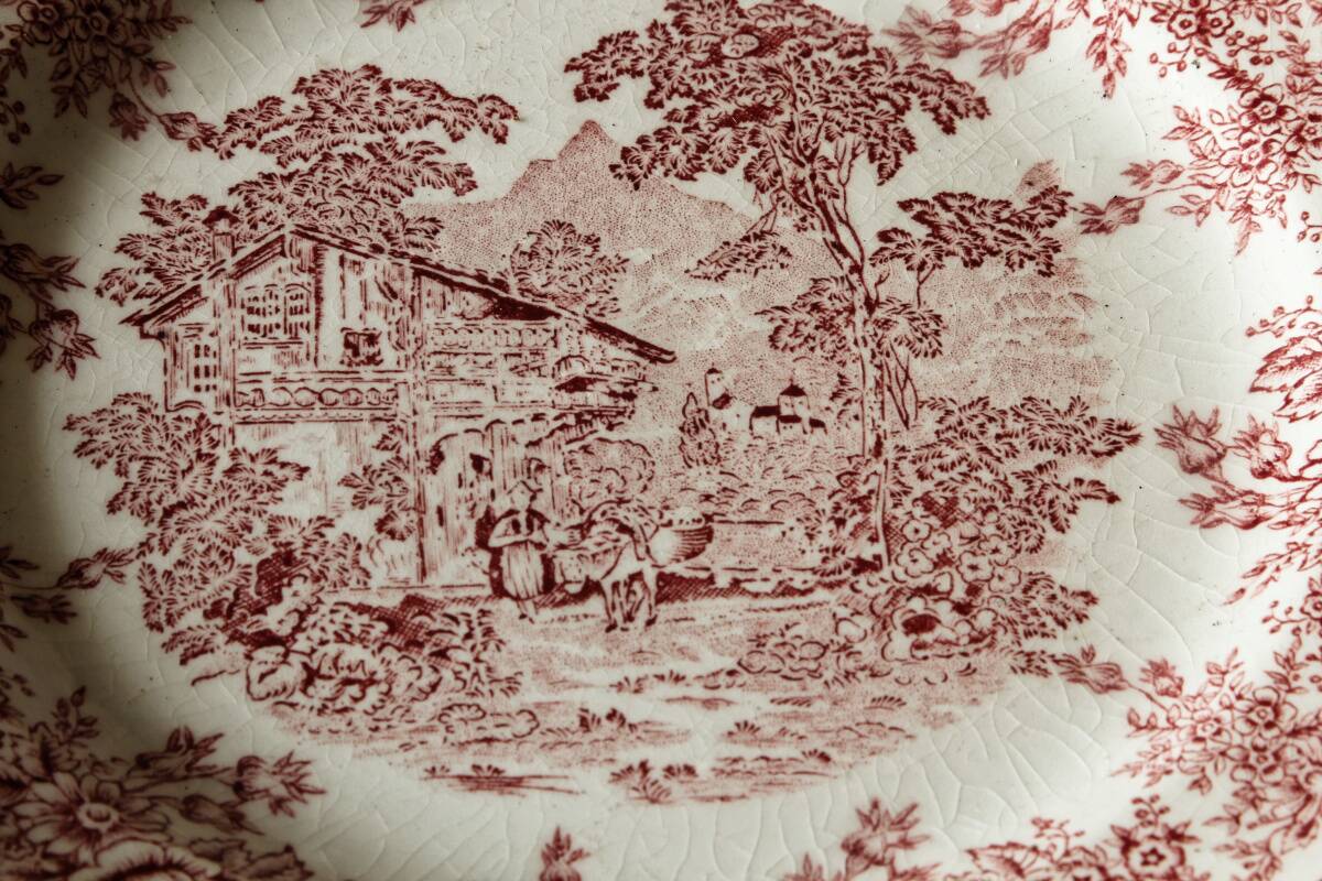 Set of 11 dessert plates in English earthenware.