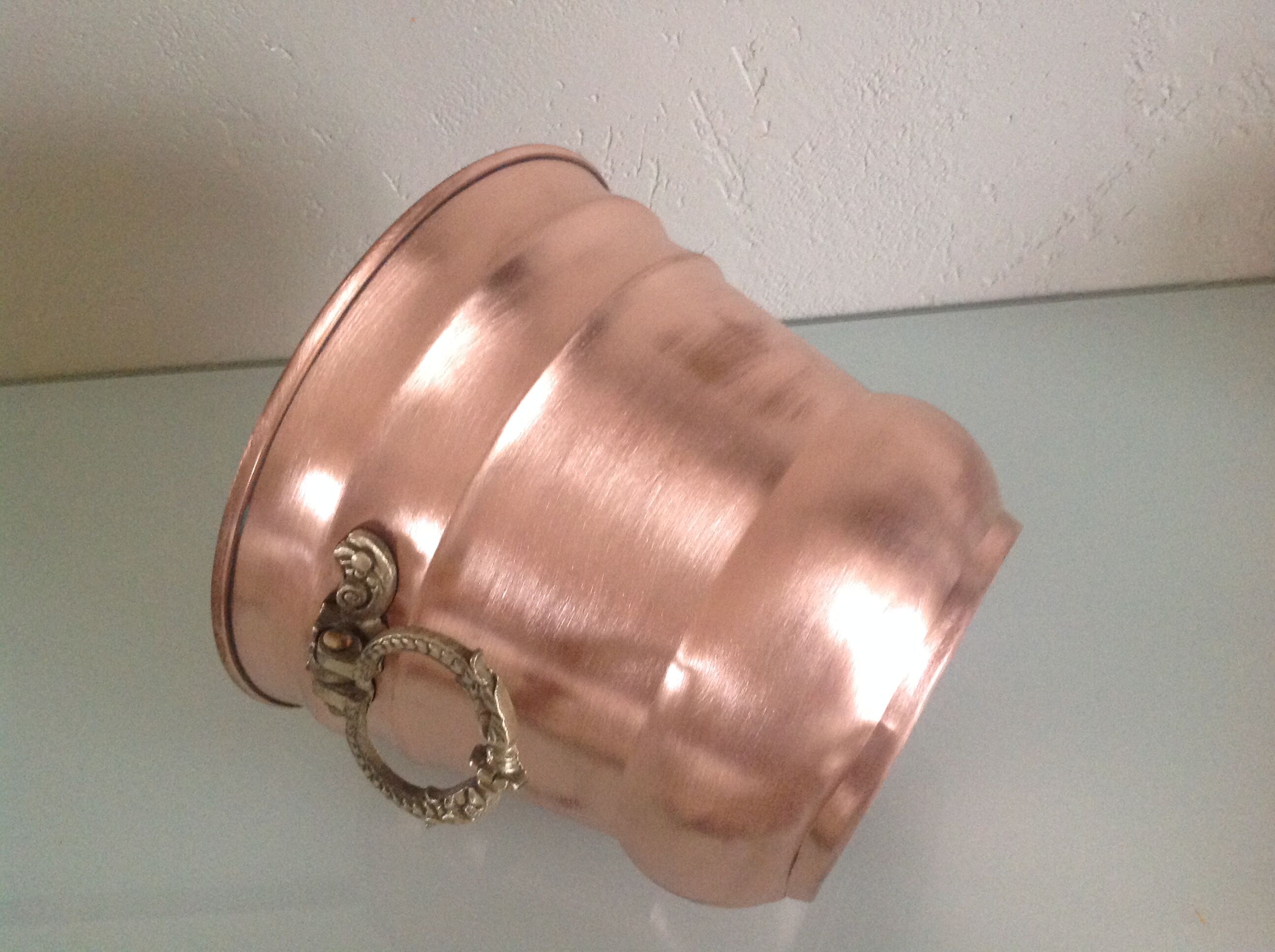 Cache pot old red brass brushed and sculpted brass handles