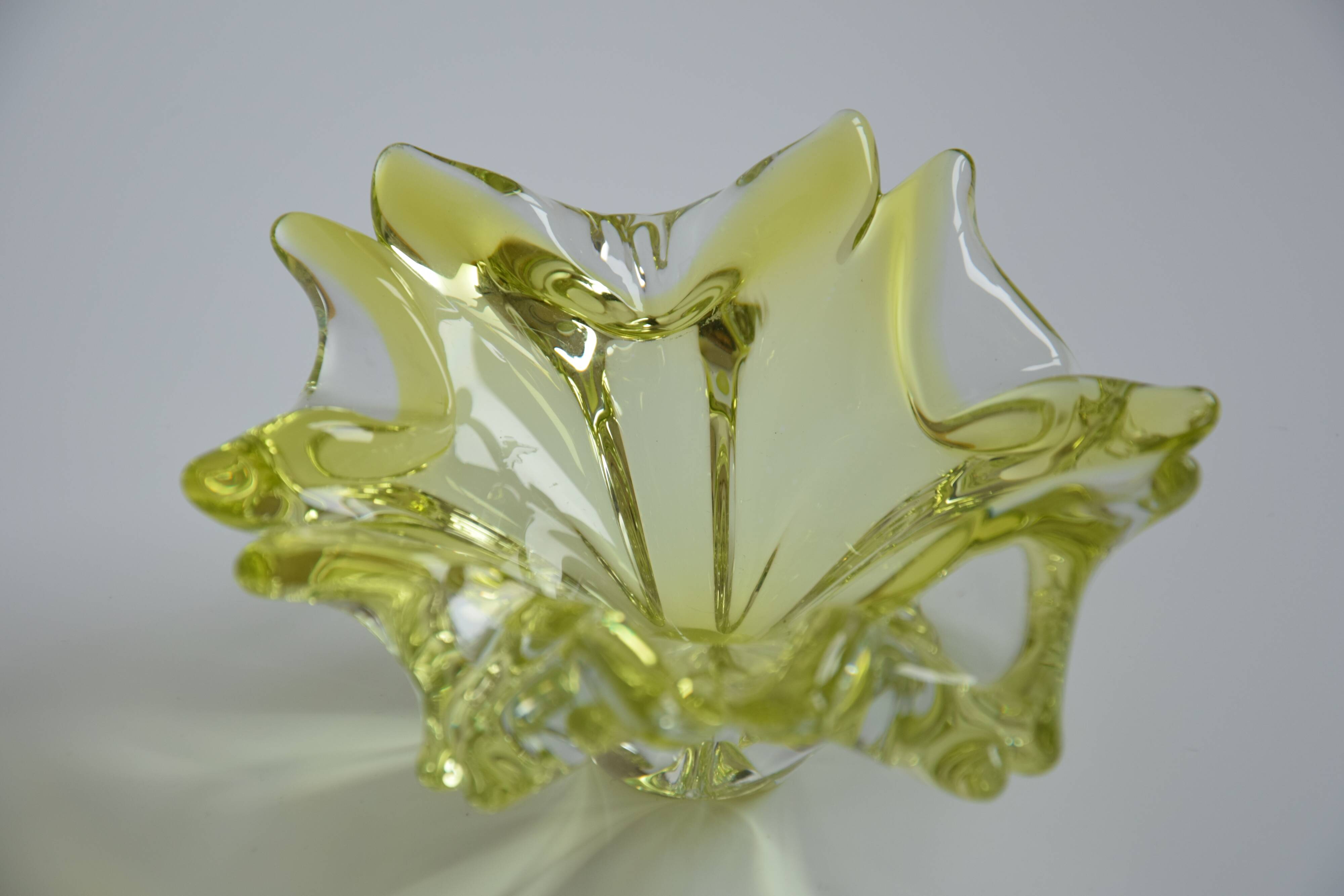 Jaroslav Taraba Art Glass Ashtray Bowl, Lednické Rovné Czechoslovakia
