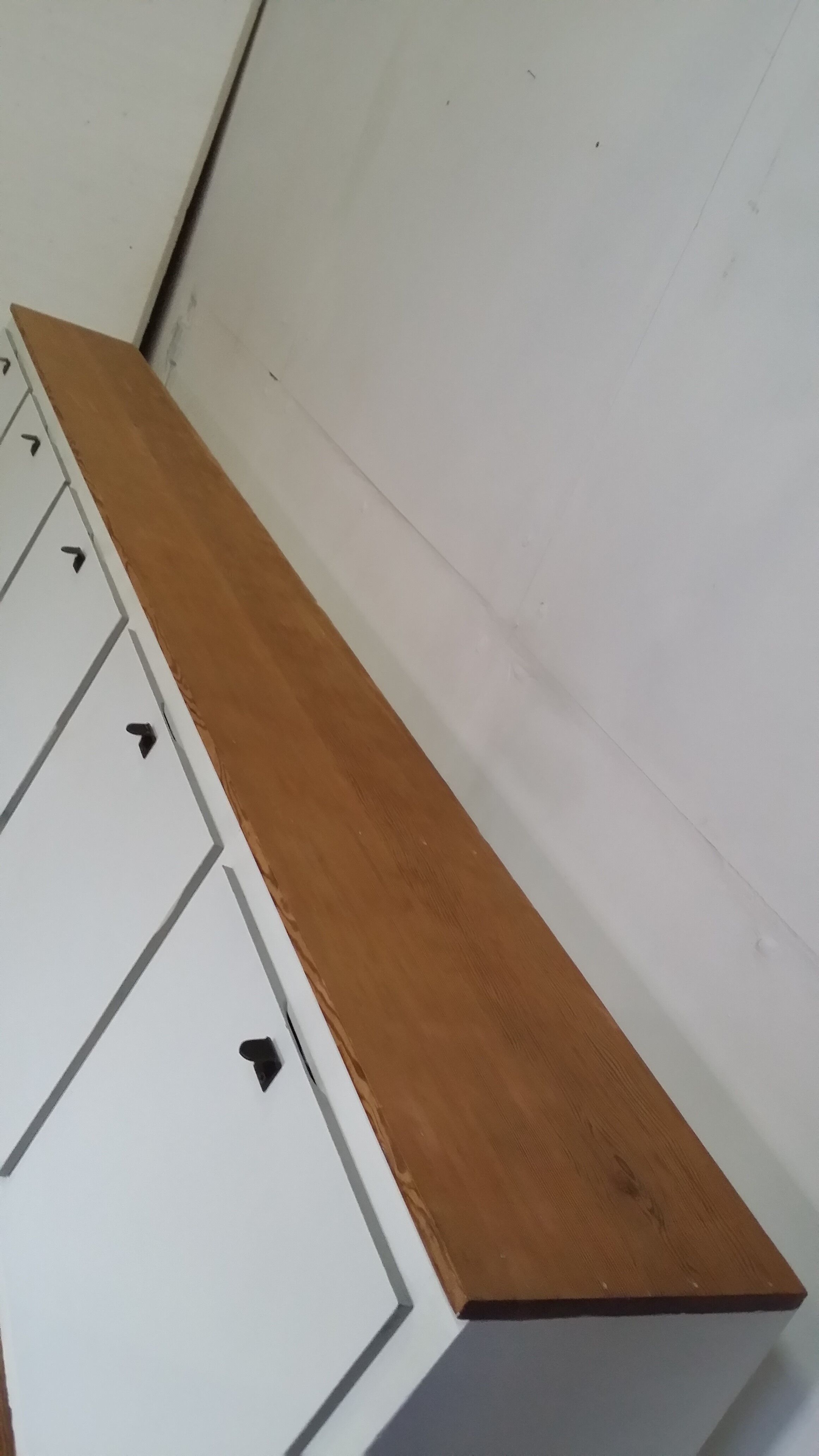 Ancien meuble d'atelier en bois