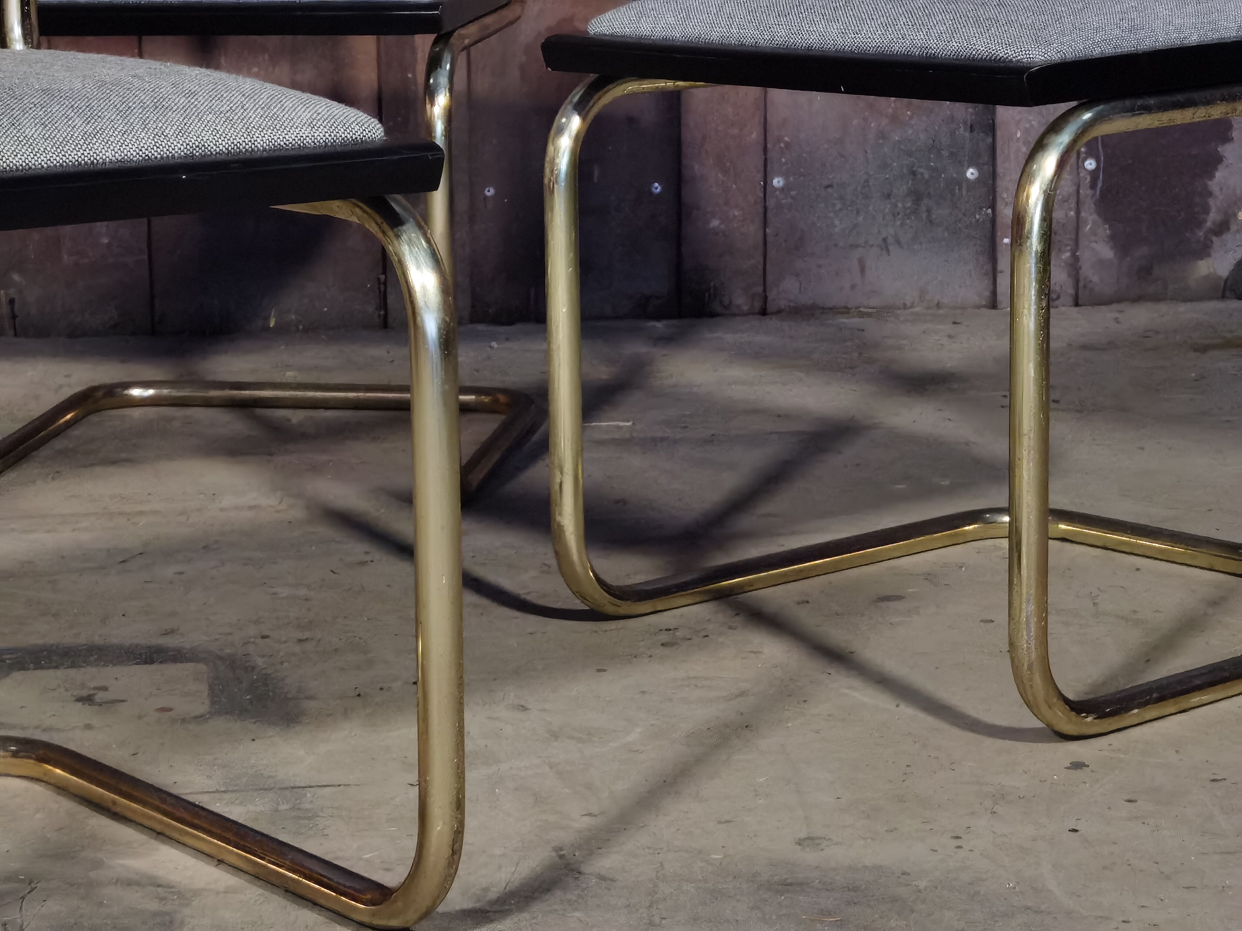 Lot de 4 chaises pied doré B32 Marcel Breuer