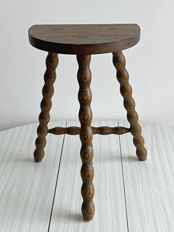 Tabouret tripode ancien en bois torsadé