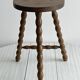 Tabouret tripode ancien en bois torsadé