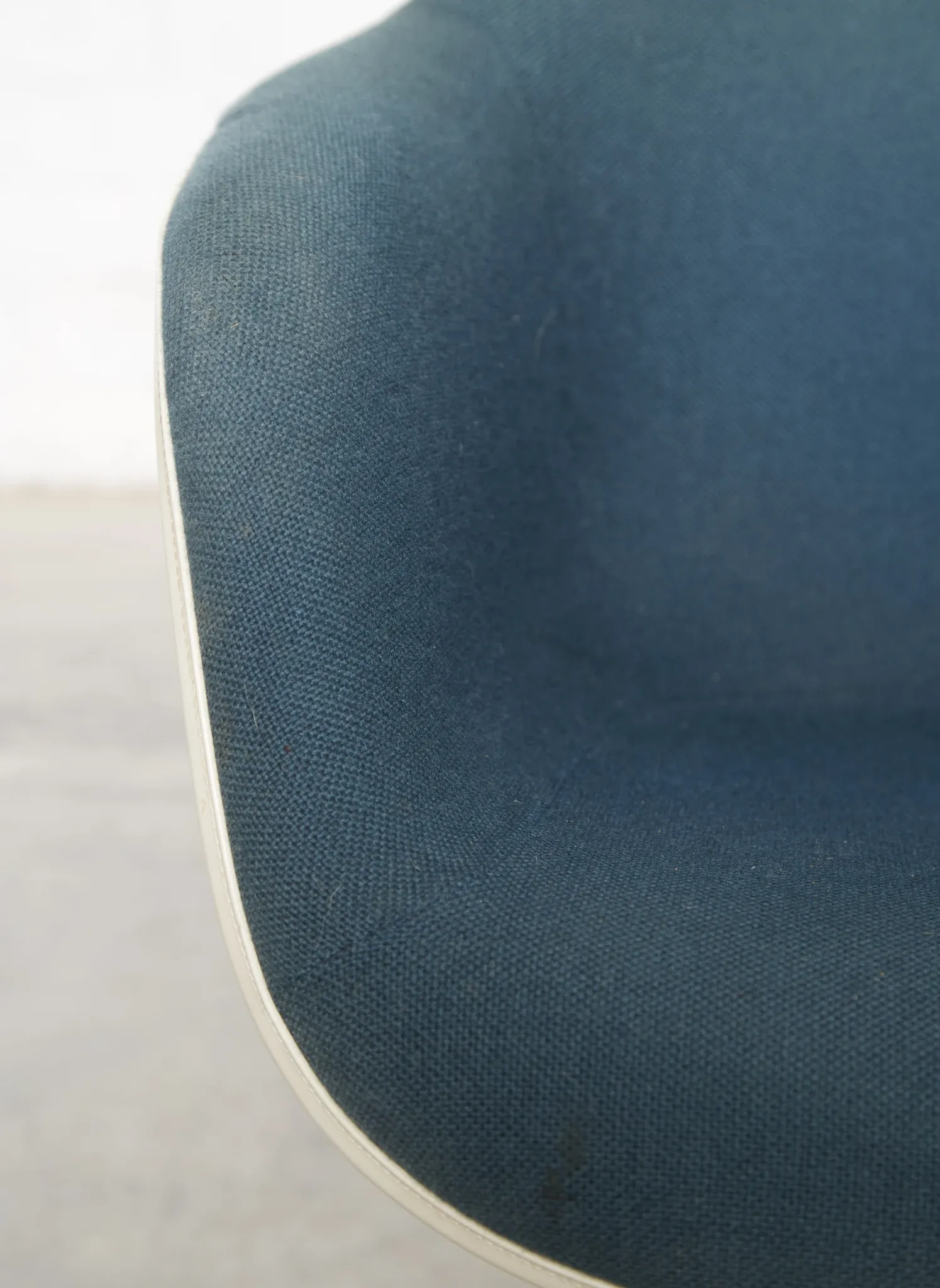 Pair dal la fonda fiberglas chair by charles & ray eames for vitra