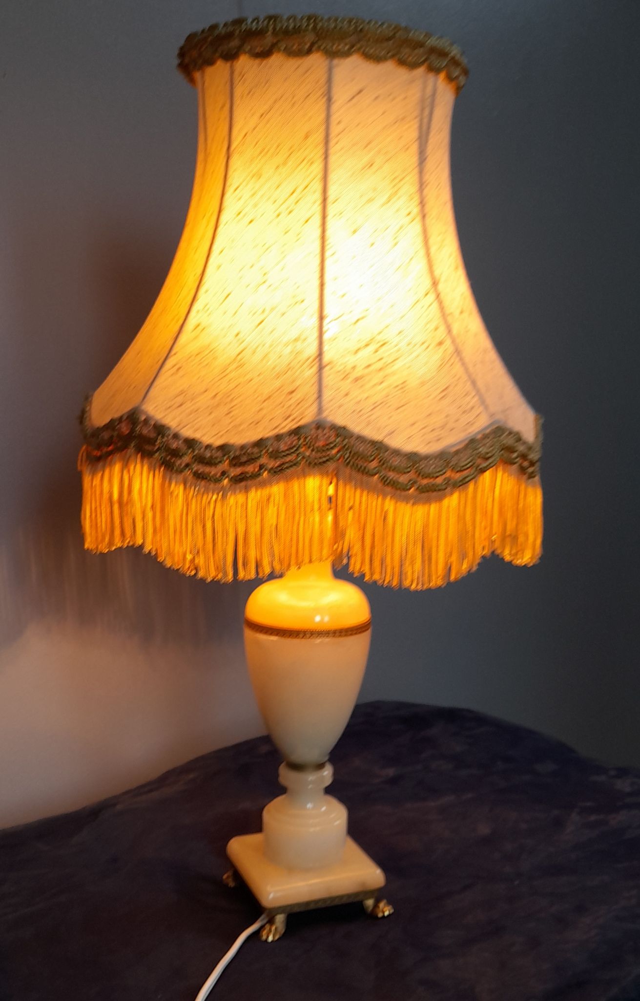 Table lamp, yellow marble and brass foot, silk pagoda lampshade, doubled, vintage, ht 40 cm