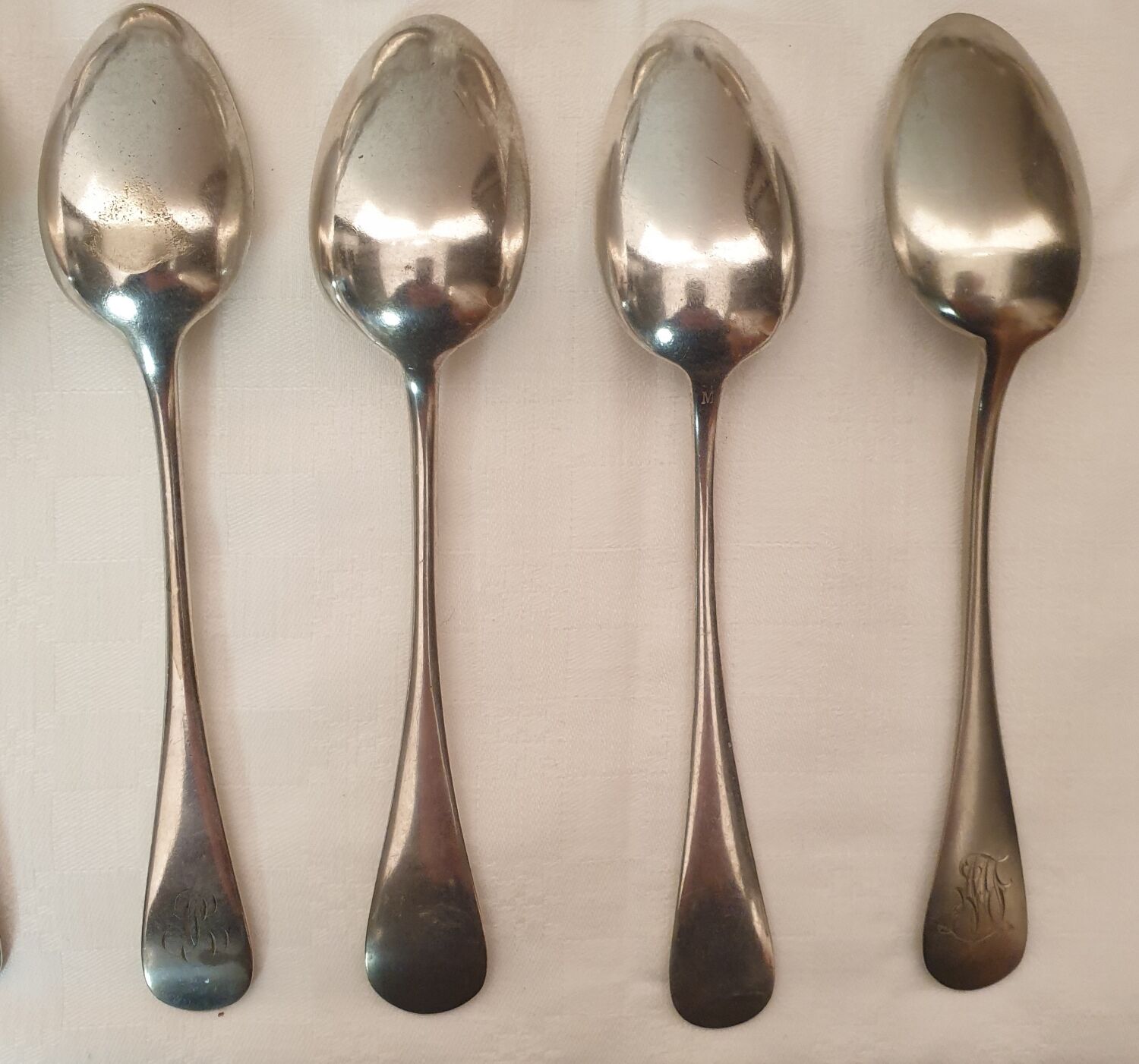 15 spoons & 4 silver metal forks