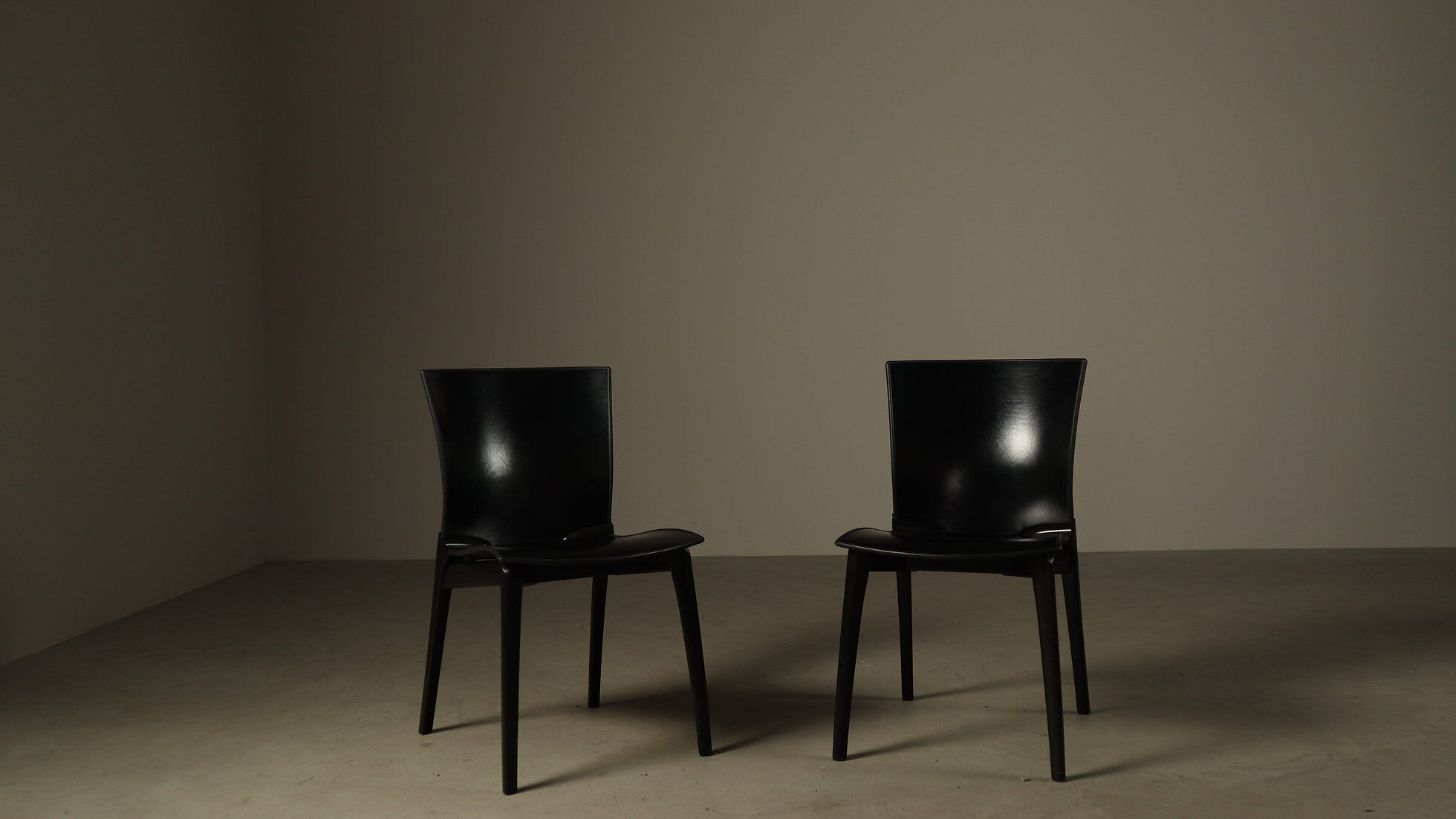 7 chaises Cos par Josep Lluscà pour Cassina, Italie, 1994