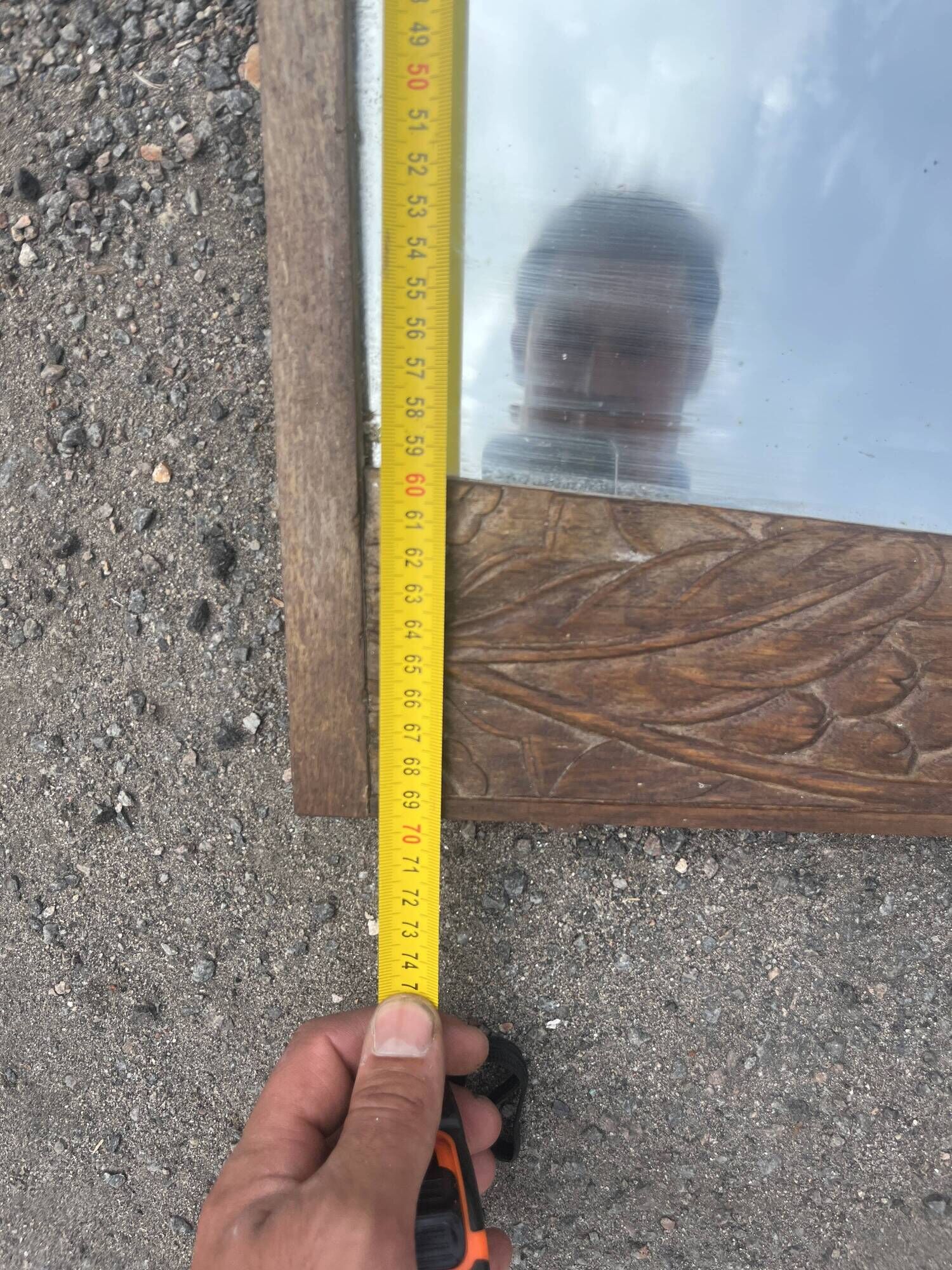 Art Deco mirror with carved wood, featuring floral motifs from the 1930s.