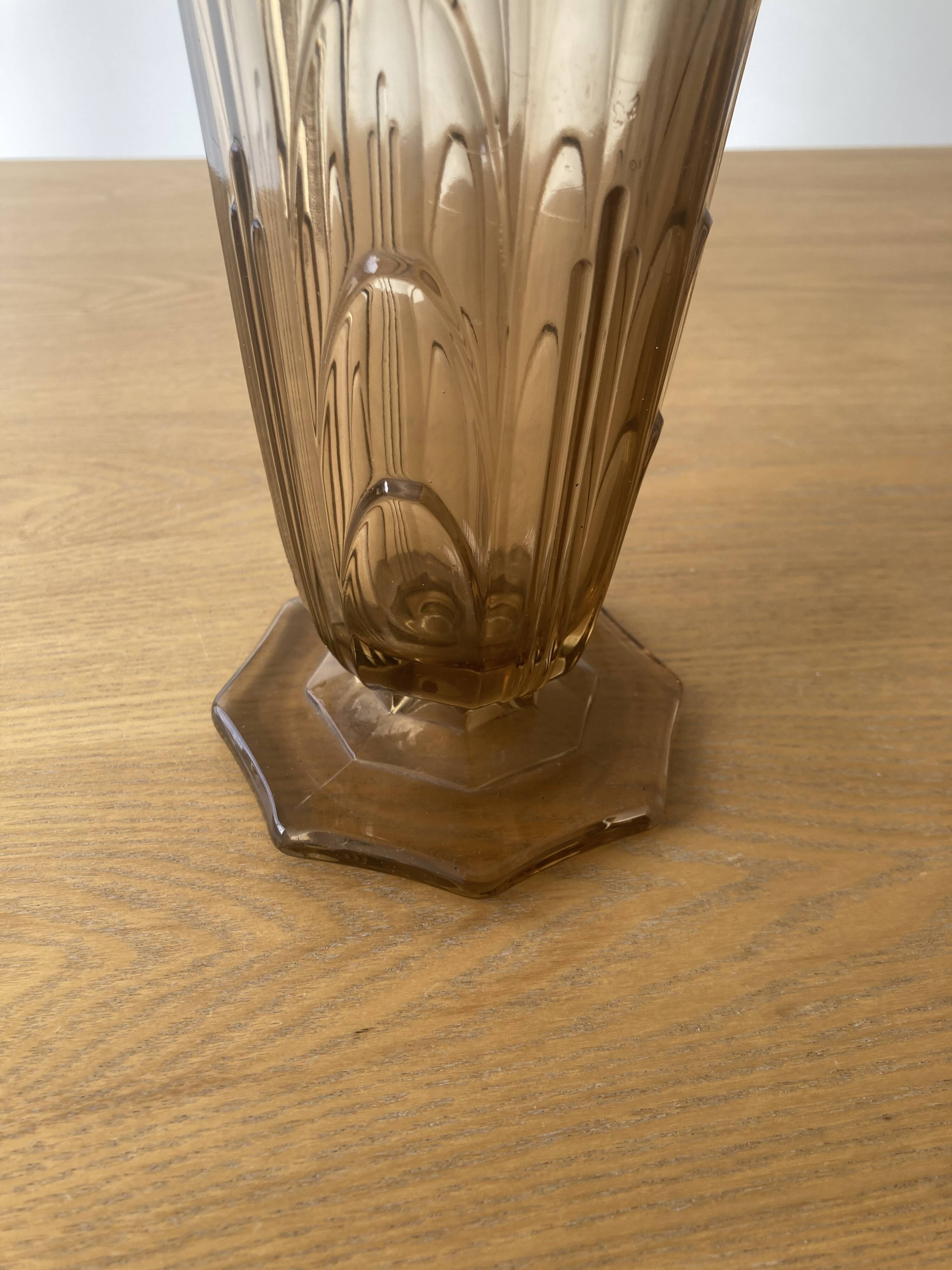 Vase Art déco en verre ambré fumé