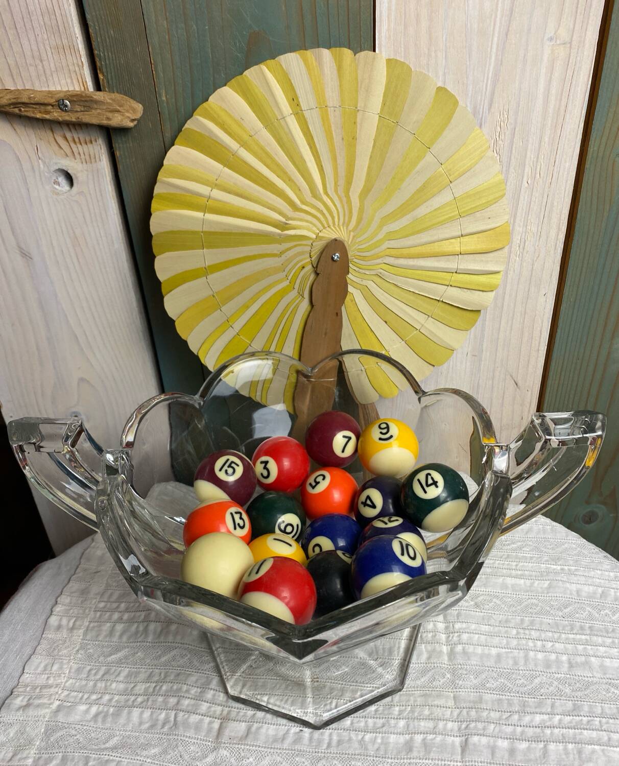 Set of 16 vintage billiard balls