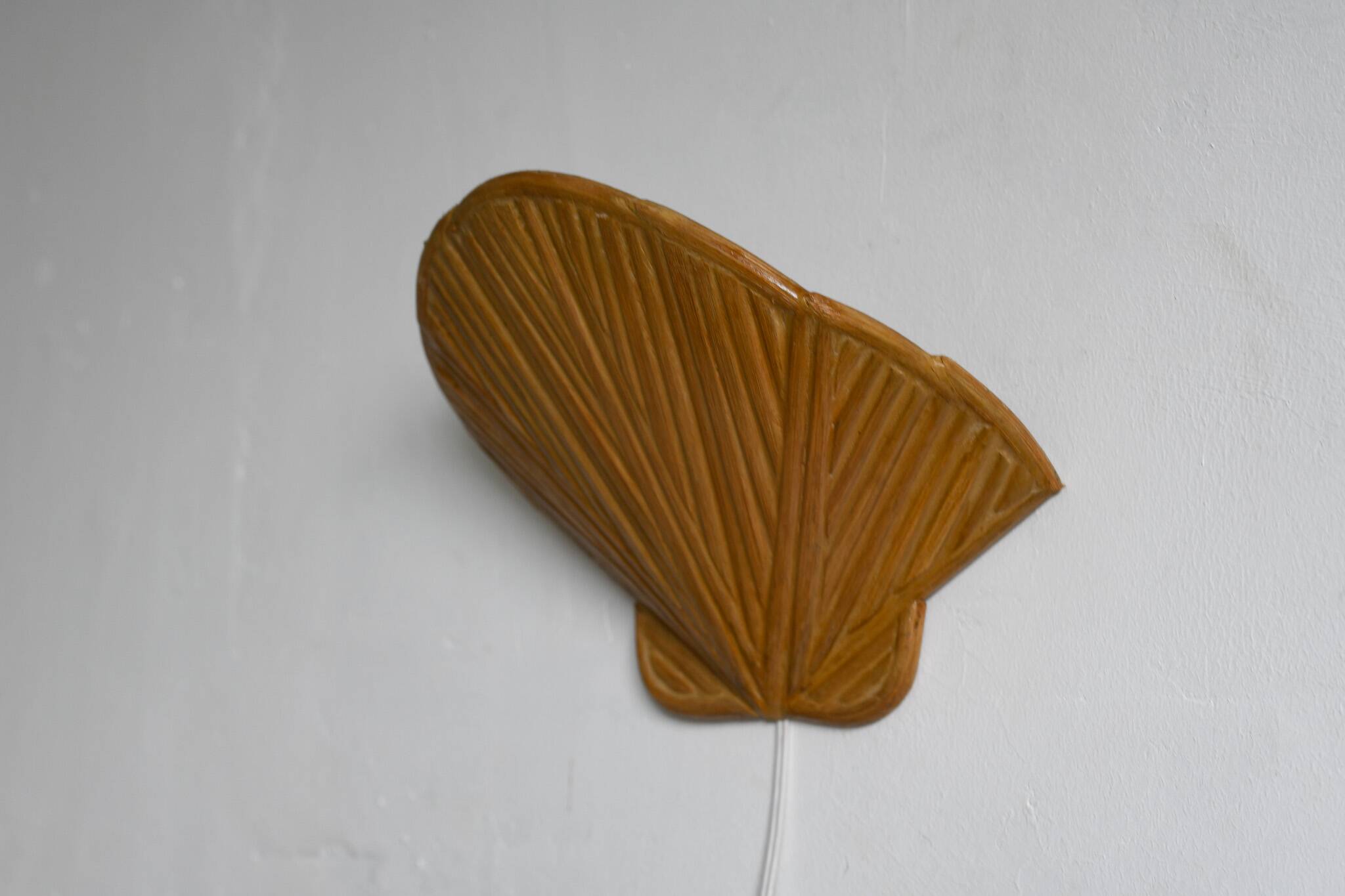Lampe murale moderne du milieu du siècle Clam Shell Pencil Reed