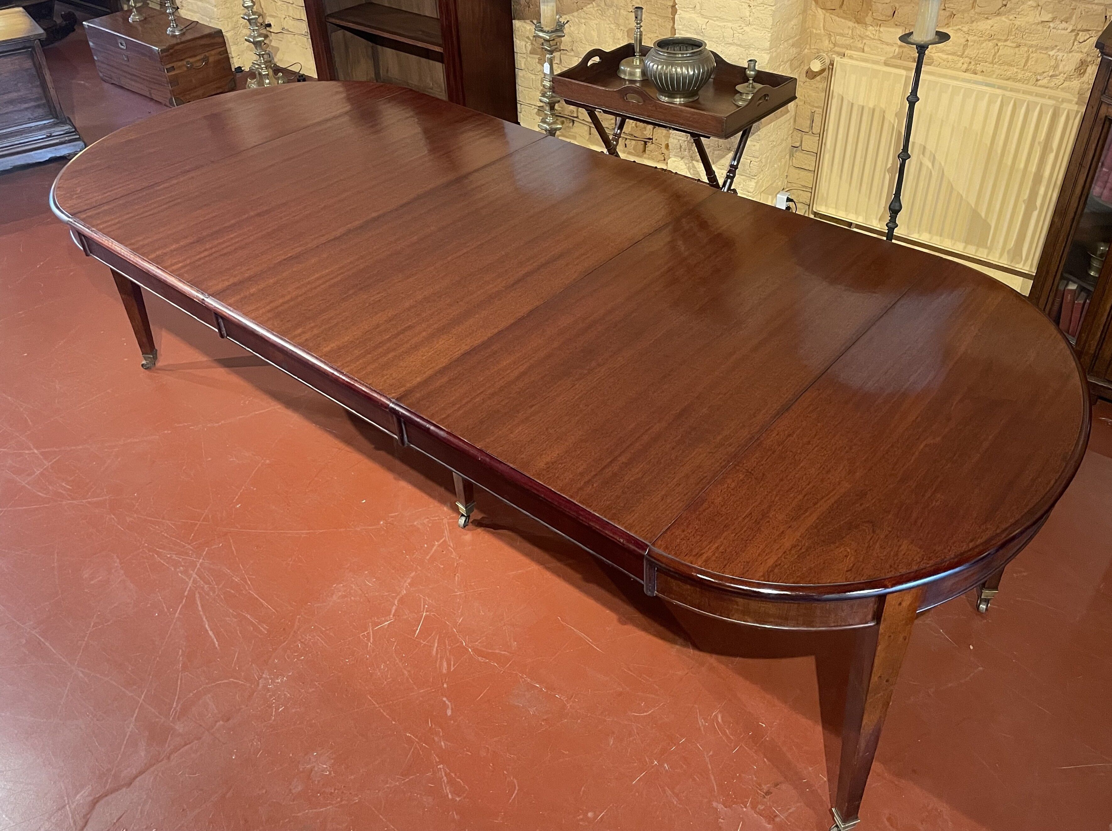 Extensible Louis XVI mahogany dining table with band - 19th century