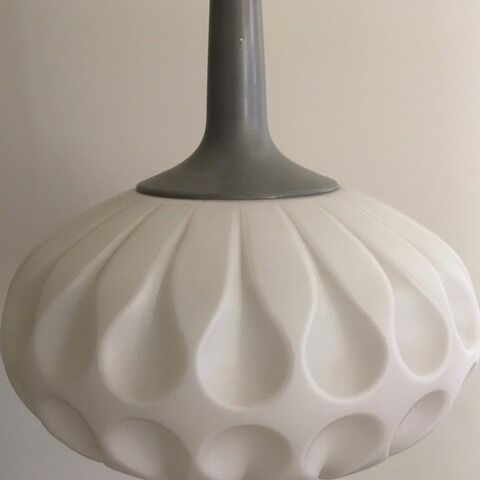 Suspension opaline 1970