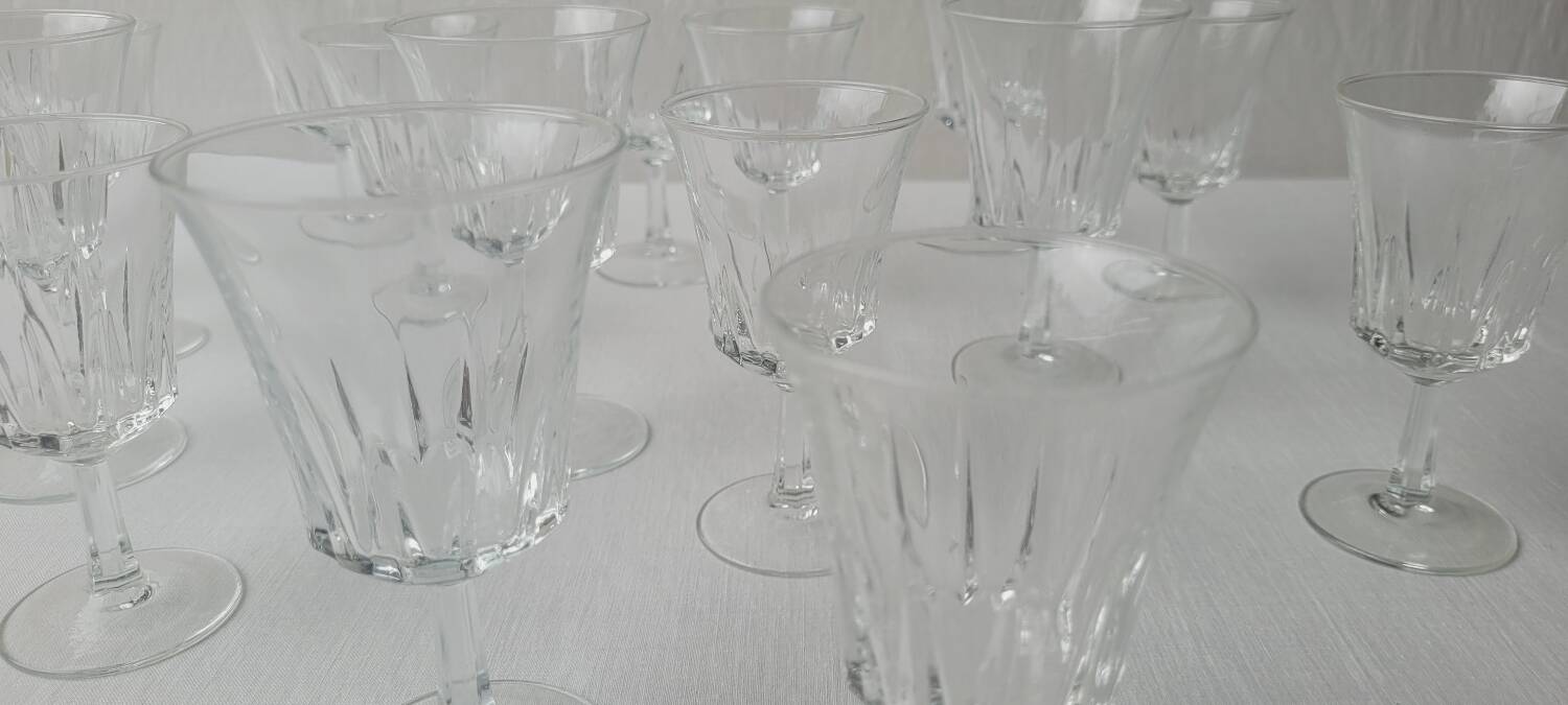 16 verres à pied 70's
