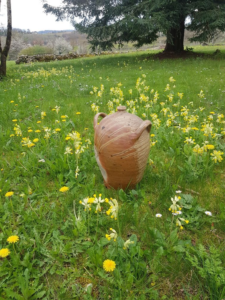 Jar or lady jeanne in varnished sandstone