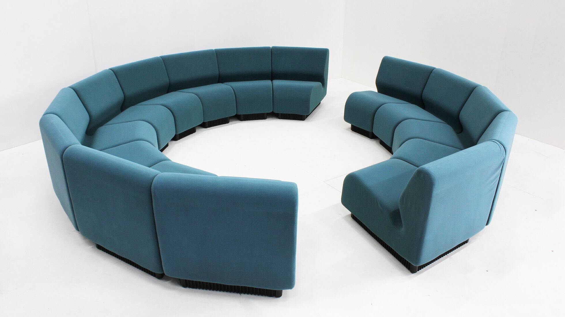 Vintage large modular round sofa by Don Chadwick for Herman Miller
