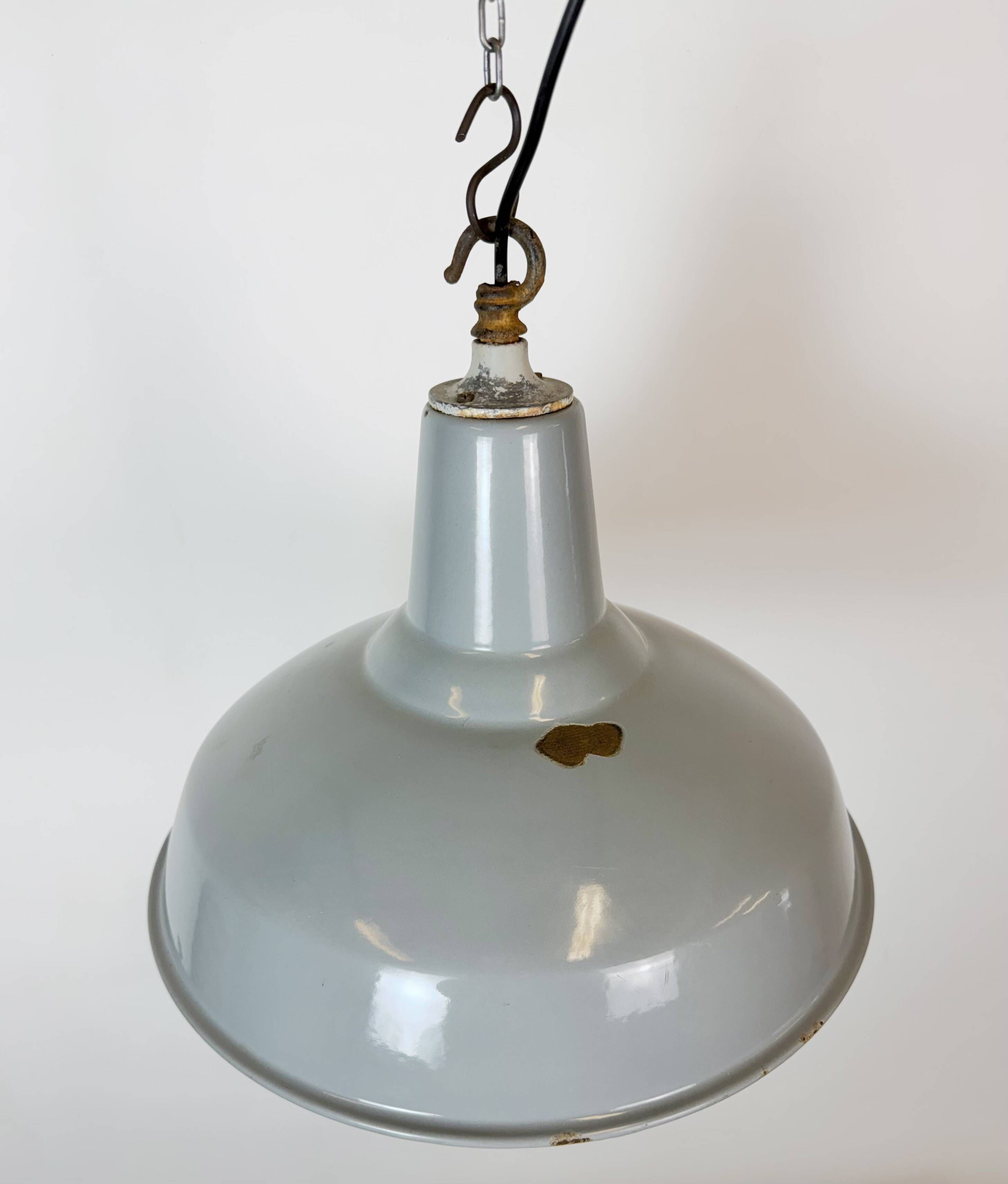 Suspension en émail gris industriel britannique, années 1960