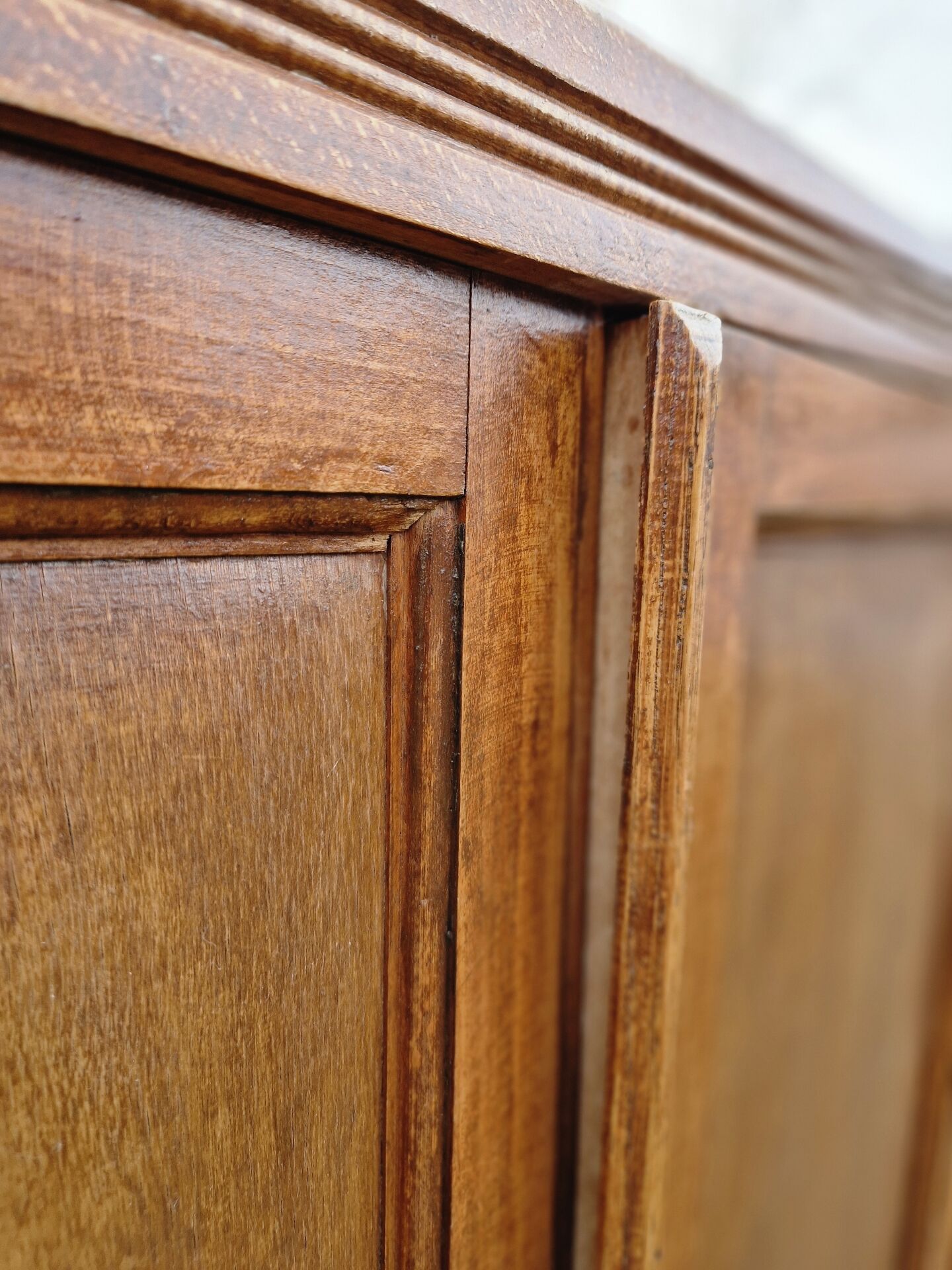 Armoire parisienne