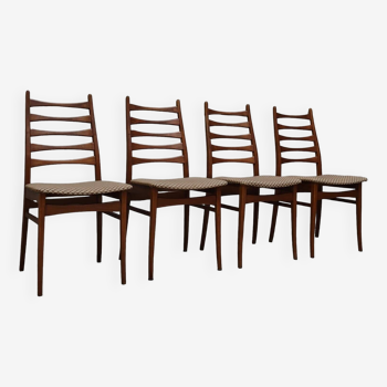 Quatre chaises du milieu du siècle