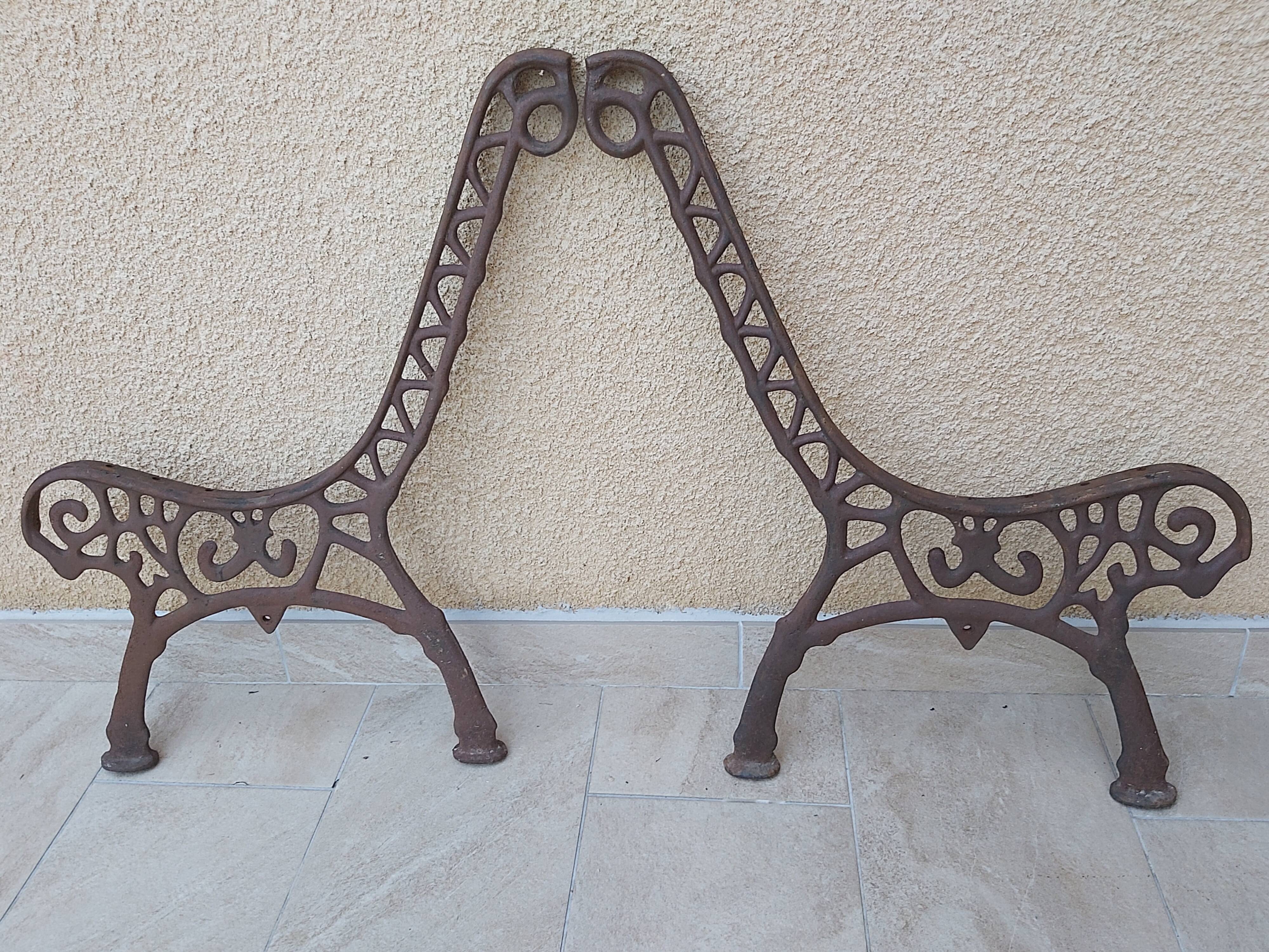 Pair of cast iron bench legs