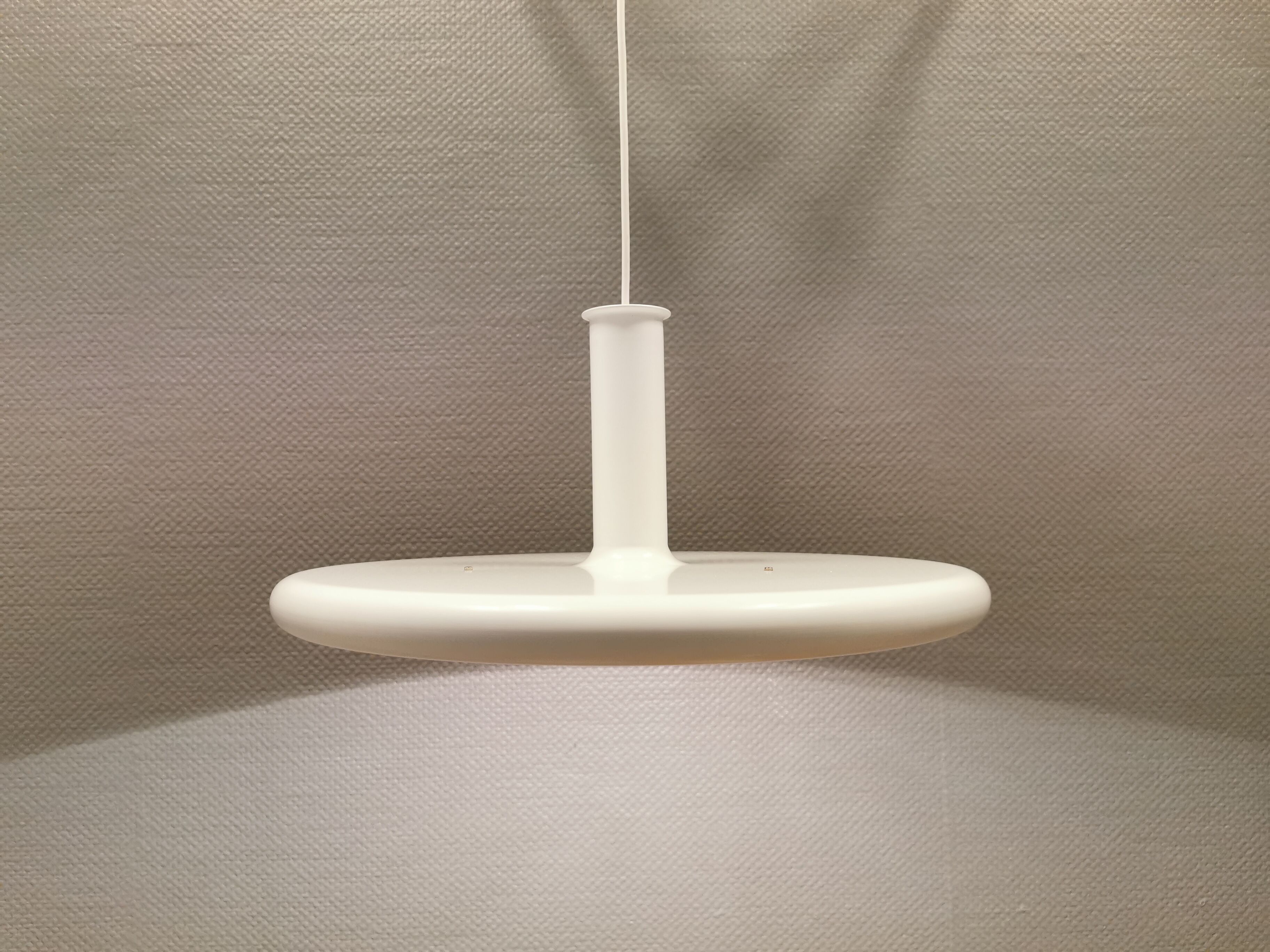 Suspension de style OVNI appelée Optima 6, conçue par l’architecte danois Hans Due en 1975