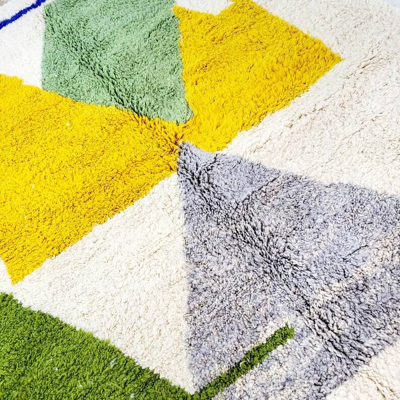 Off-white Moroccan rug with colorful patterns, 250cm x 150cm