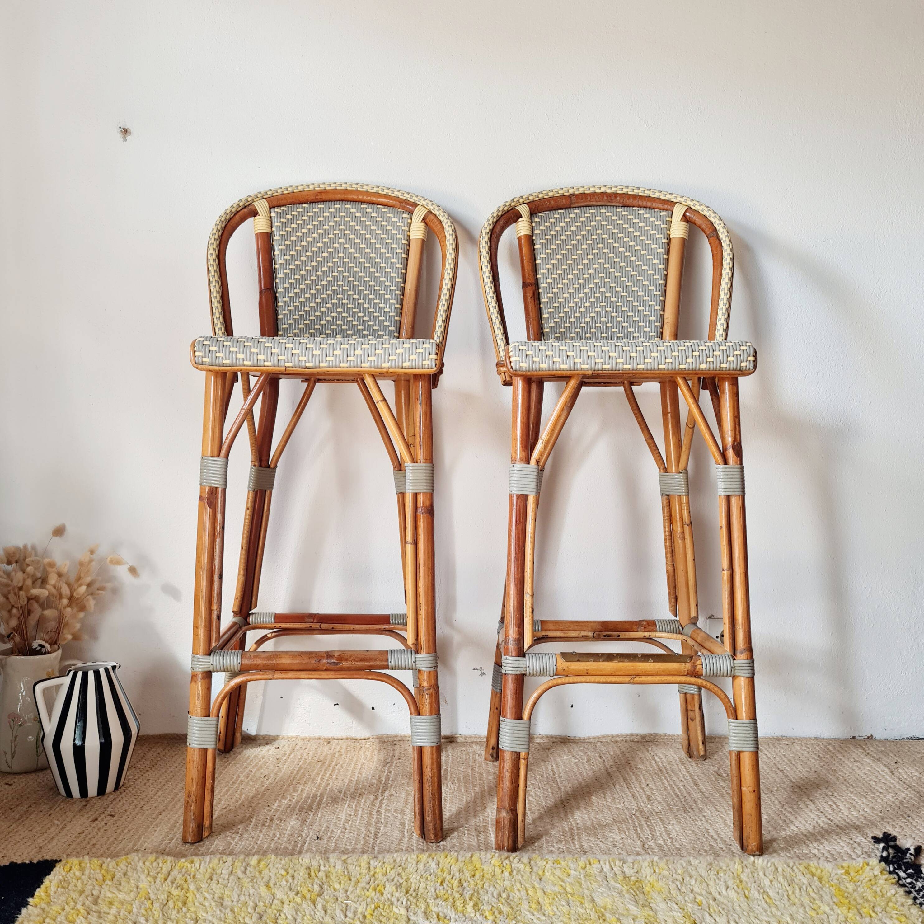 Pair of vintage Gatti bar stools in two-tone rattan and caning.