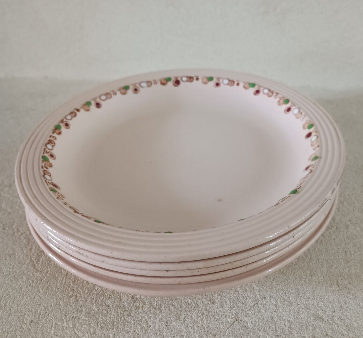 5 assiettes terre de fer Longwy