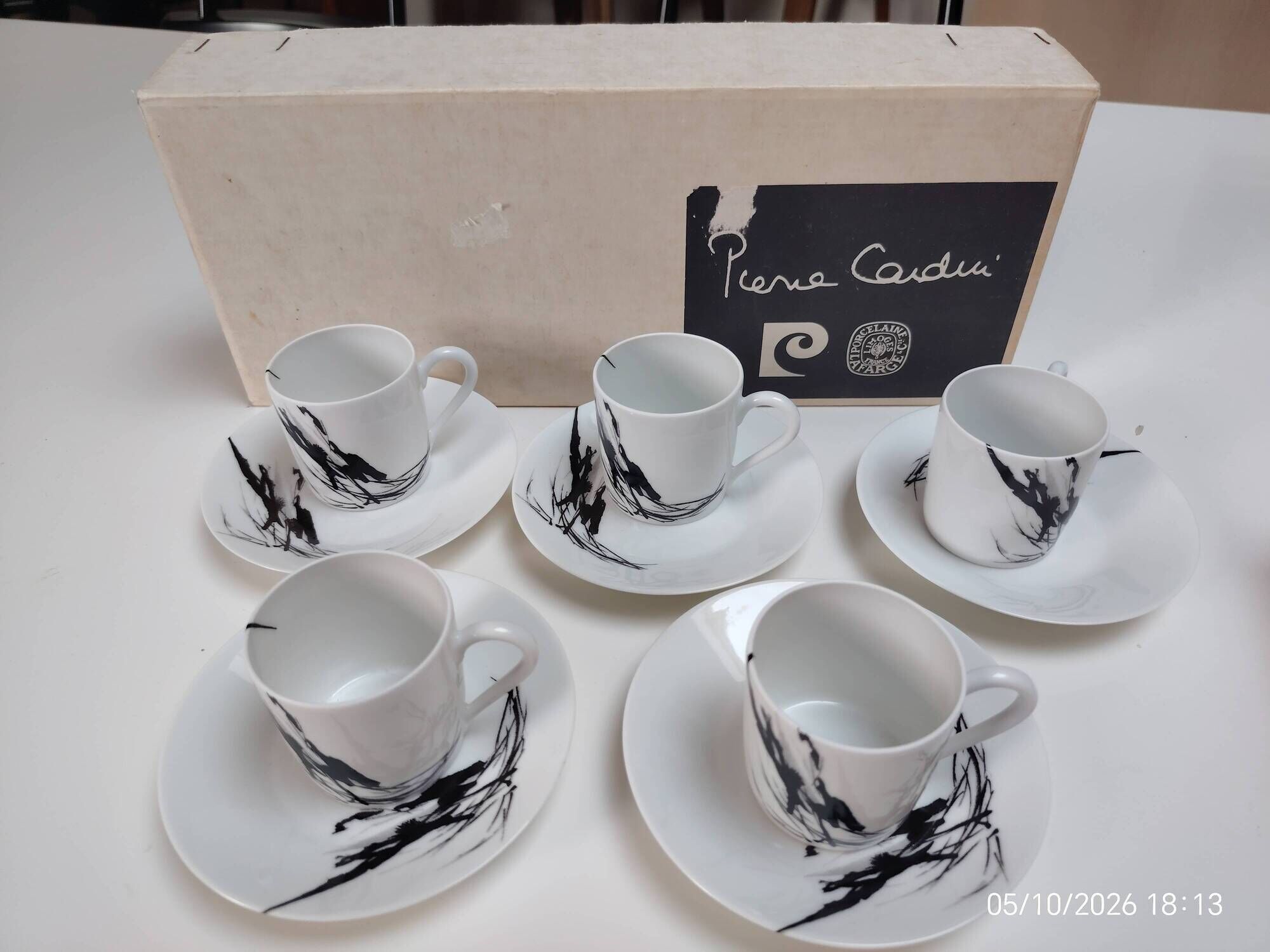 Vintage coffee service by Pierre Cardin in Limoges porcelain – 5 cups –