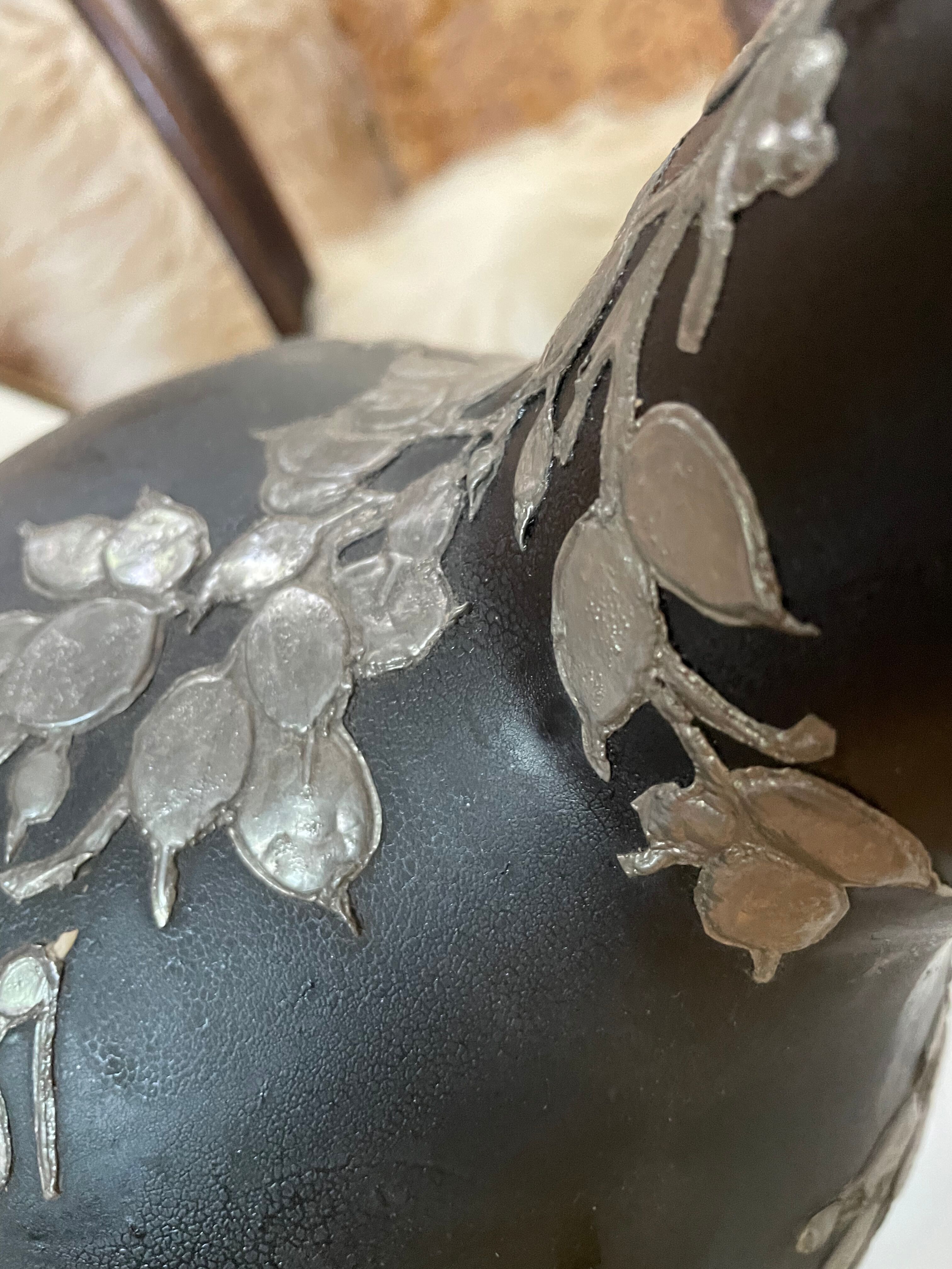 Vase vintage  en verre noir et étain