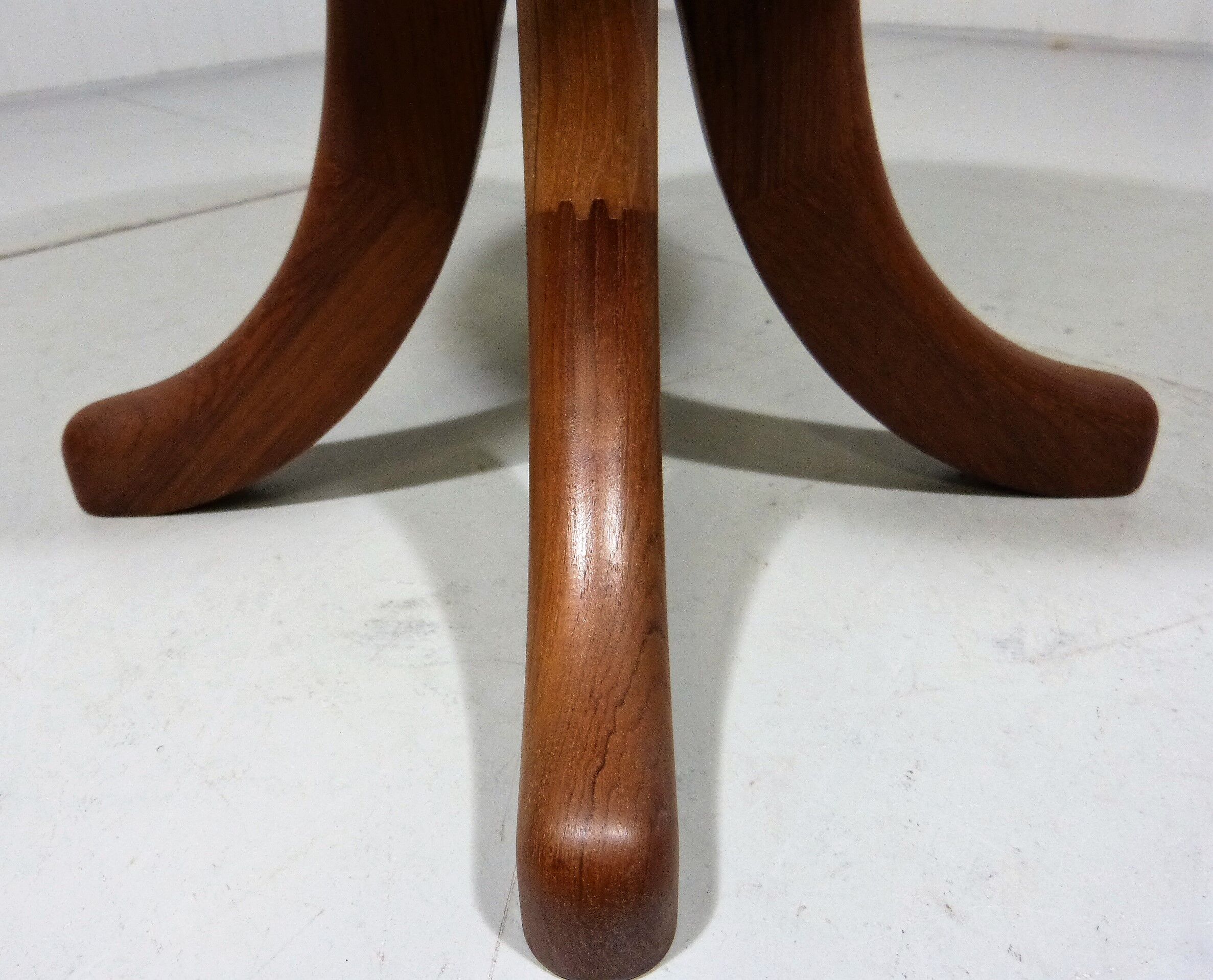 Tabouret en teck massif Dyrlund 1970-80's