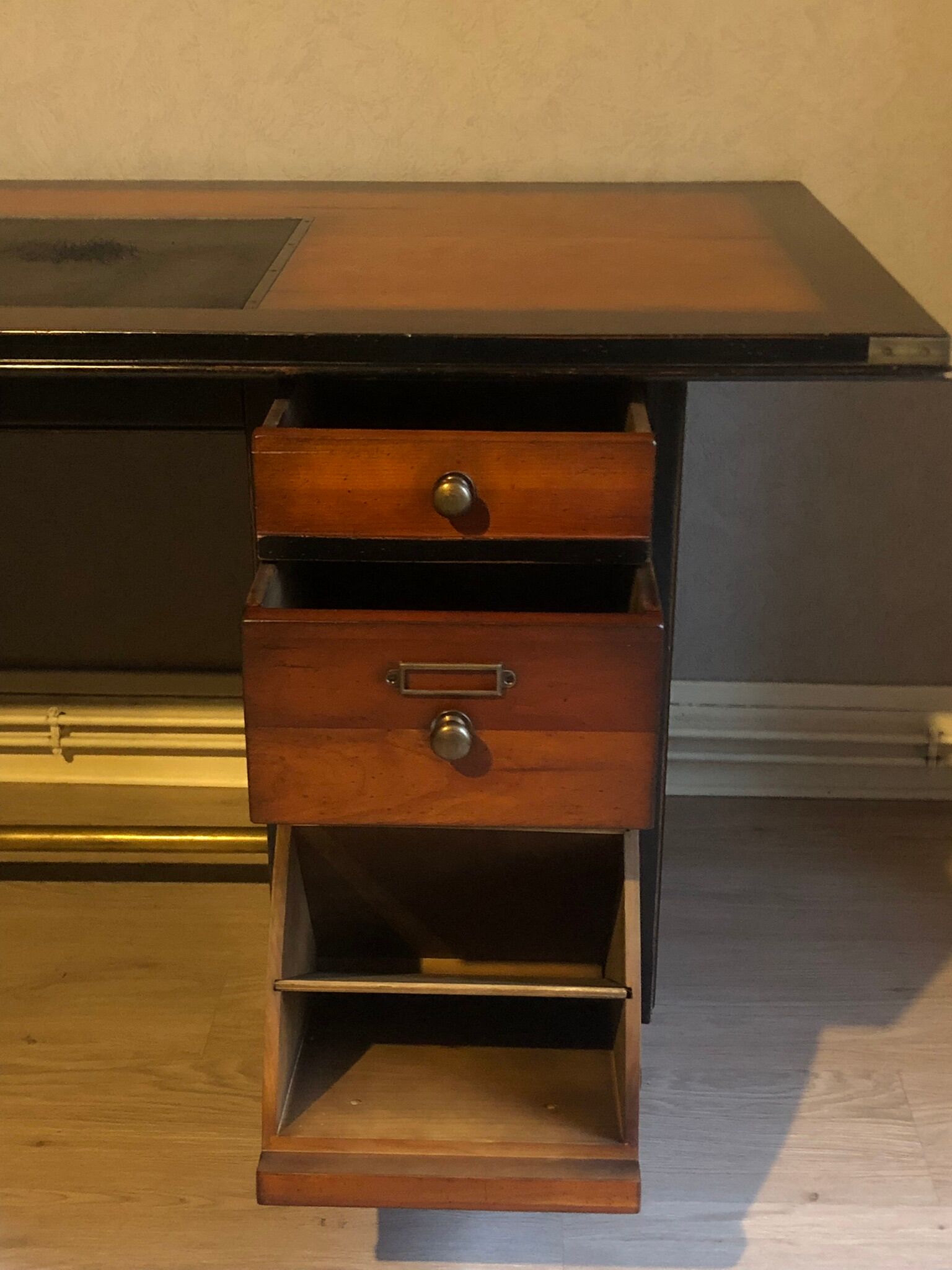 Captain's office per mare per terram