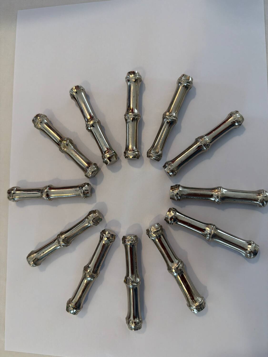 12 porte-couverts en argent