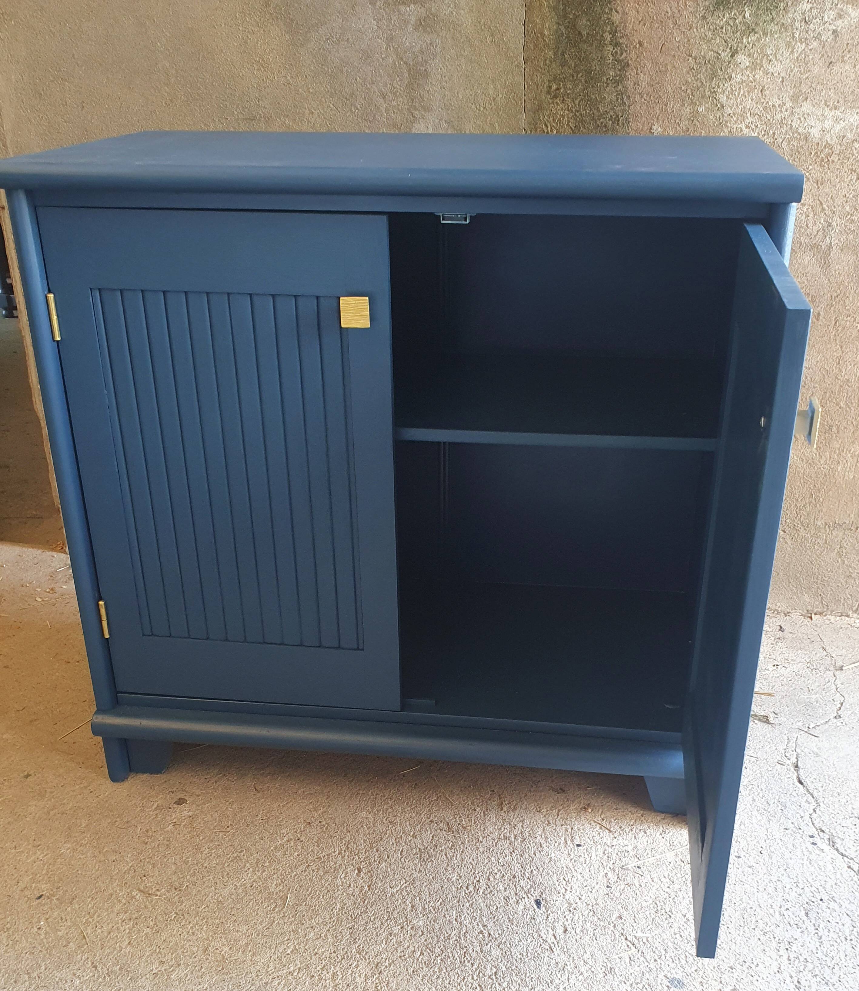 2-door chest of drawers