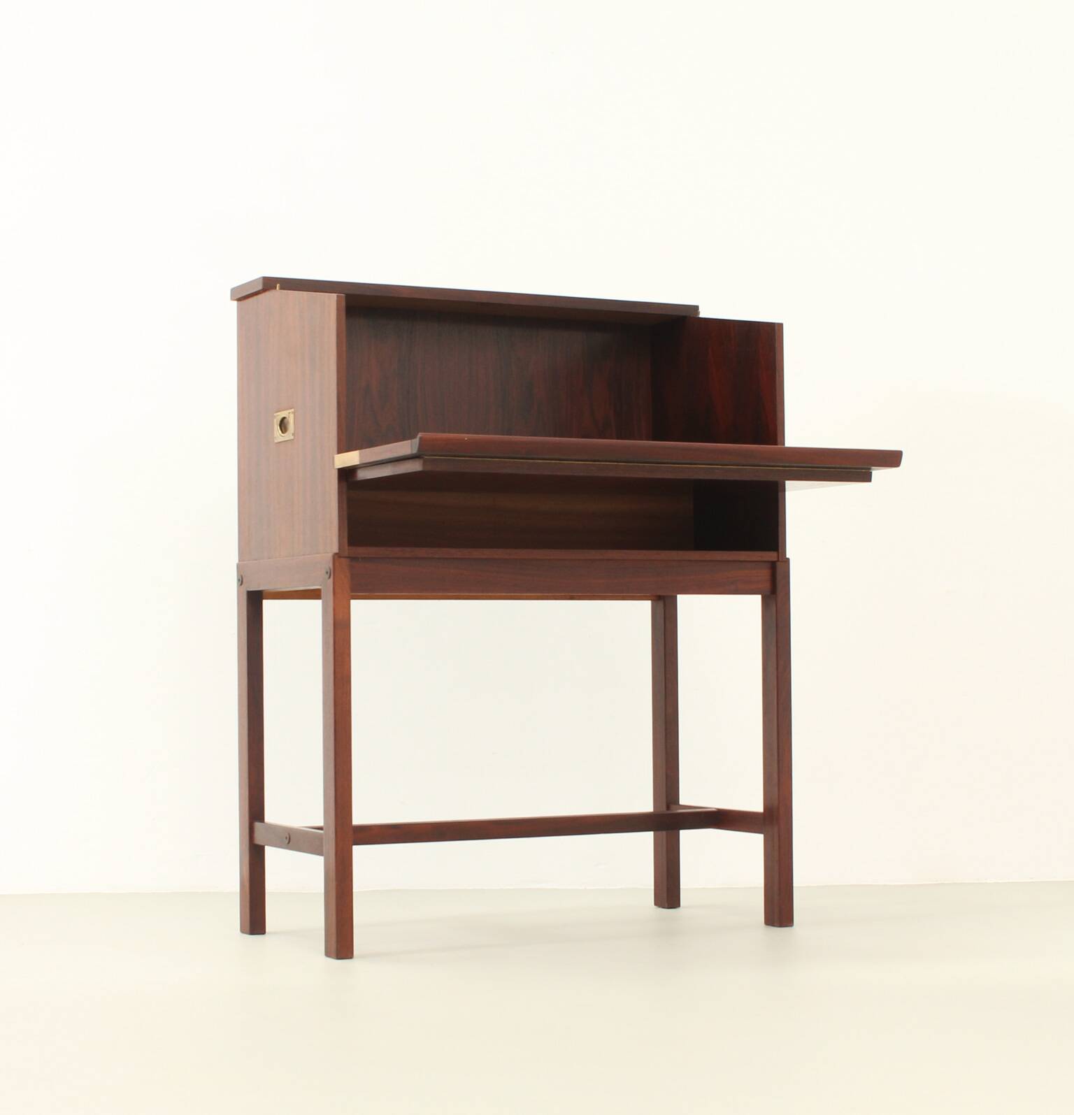 Elegant bar cabinet by Dyrlund, Denmark, 1960s.