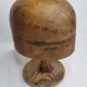 Forme à chapeau en bois ancienne sur pied, 1900
