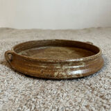 Round stoneware plate with handles