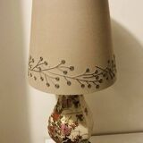 Vintage Asian lamp in ceramic with a wooden base, adjustable lampshade.