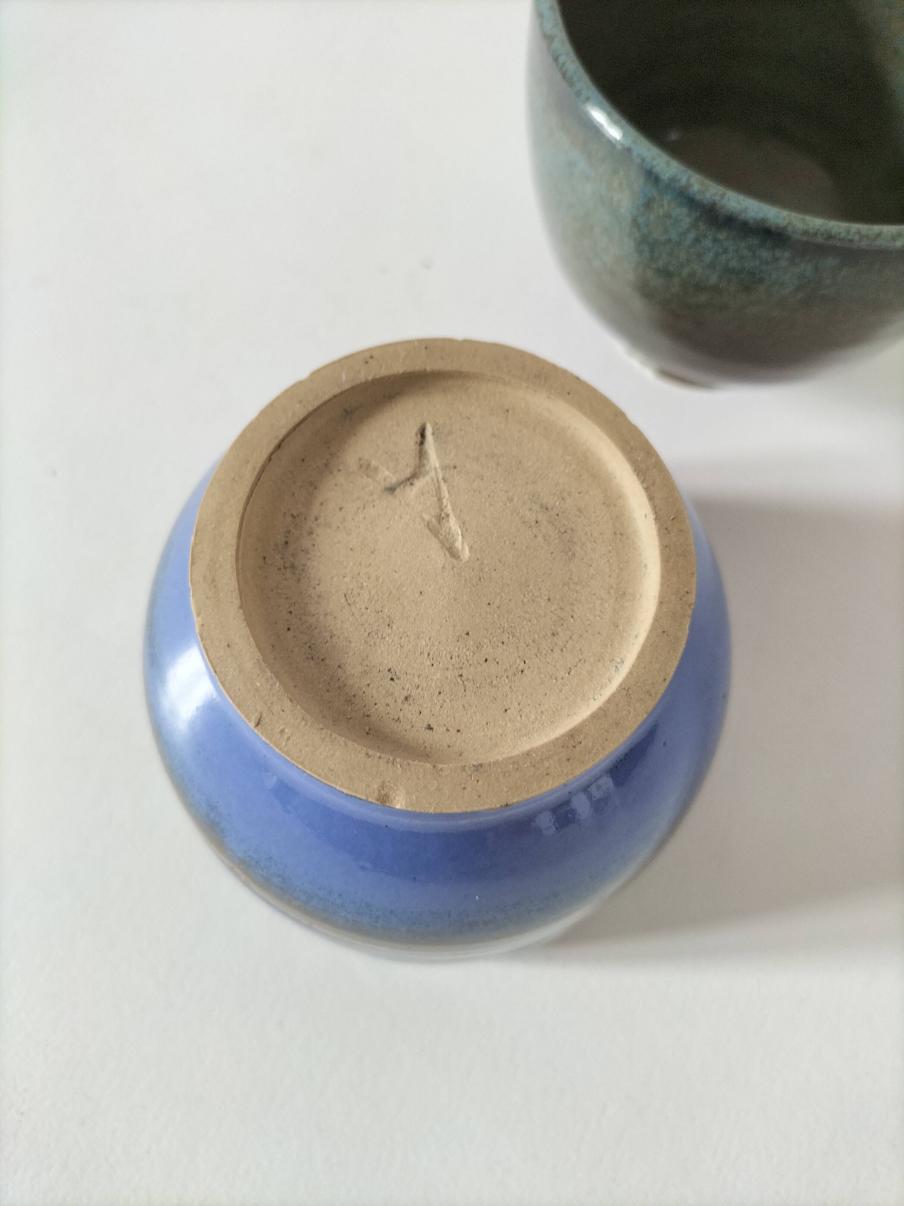 Duo de gobelets en grès émaillé bleu et vert