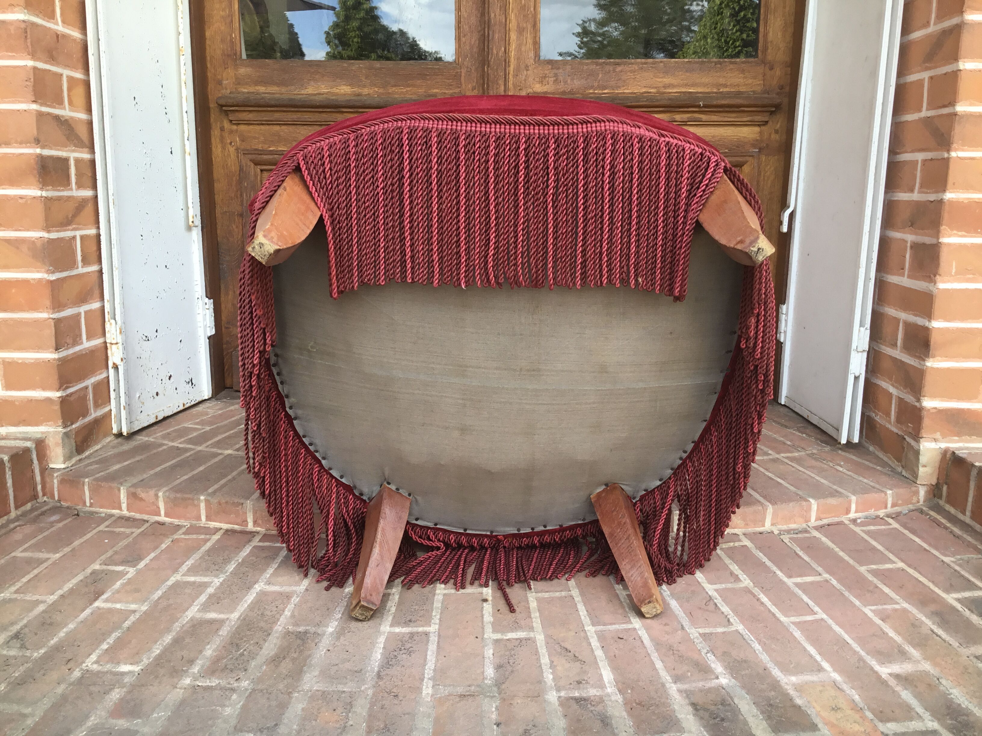 Old toad armchair in red velvet