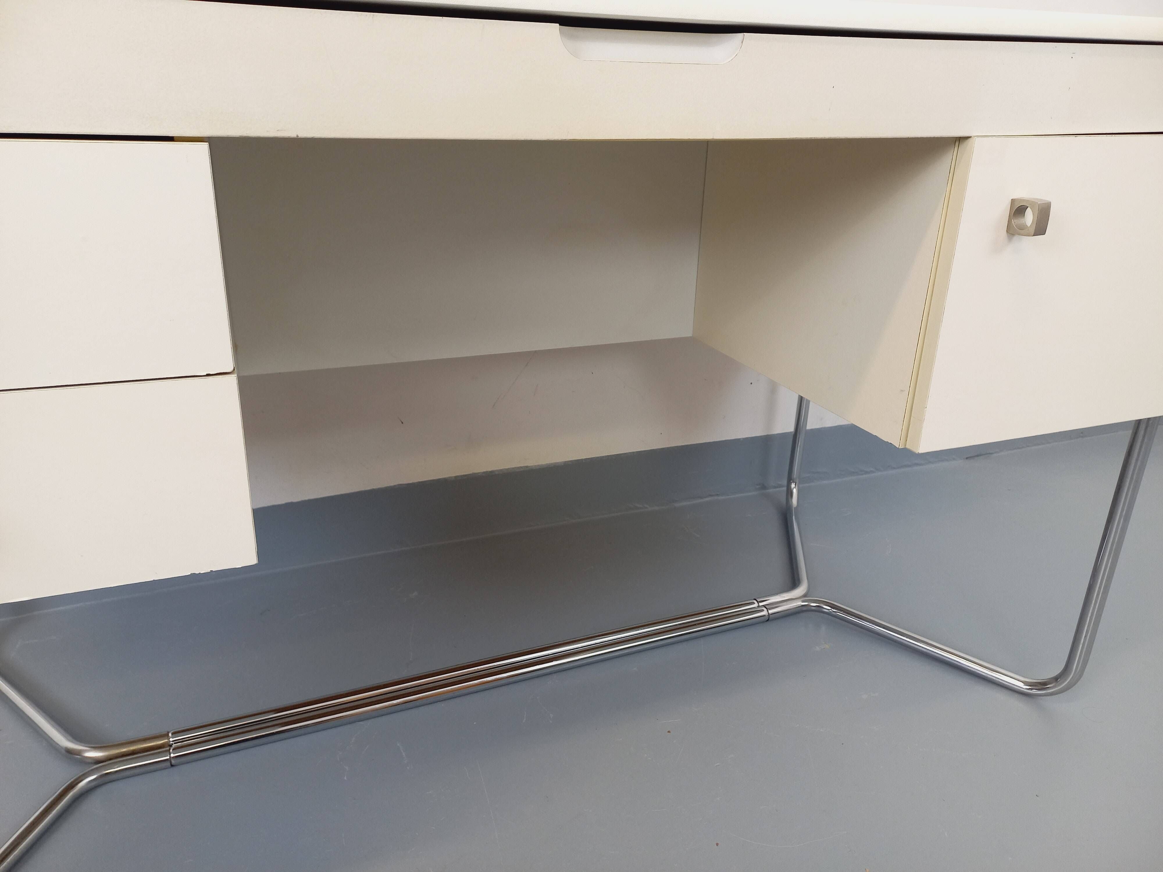 Vintage Bauhaus style desk in melamine and chrome metal from the 1970s.
