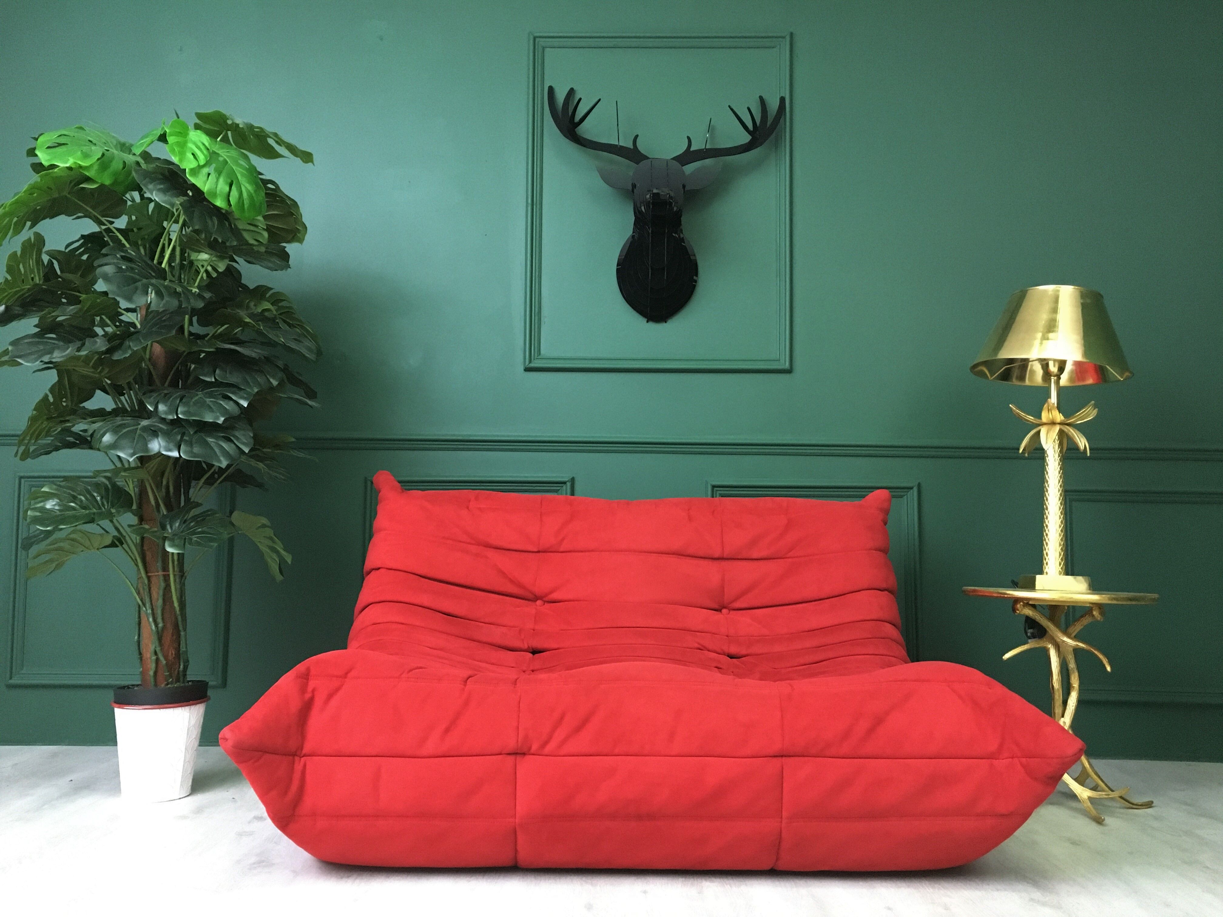 Togo rouge par Michel Ducaroy pour Ligne Roset