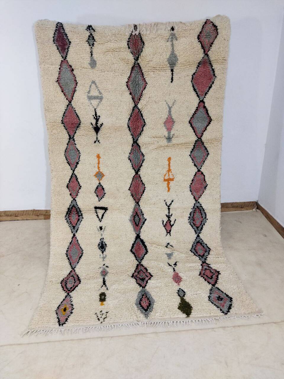 Handmade moroccan berber rug 250 x 146 cm